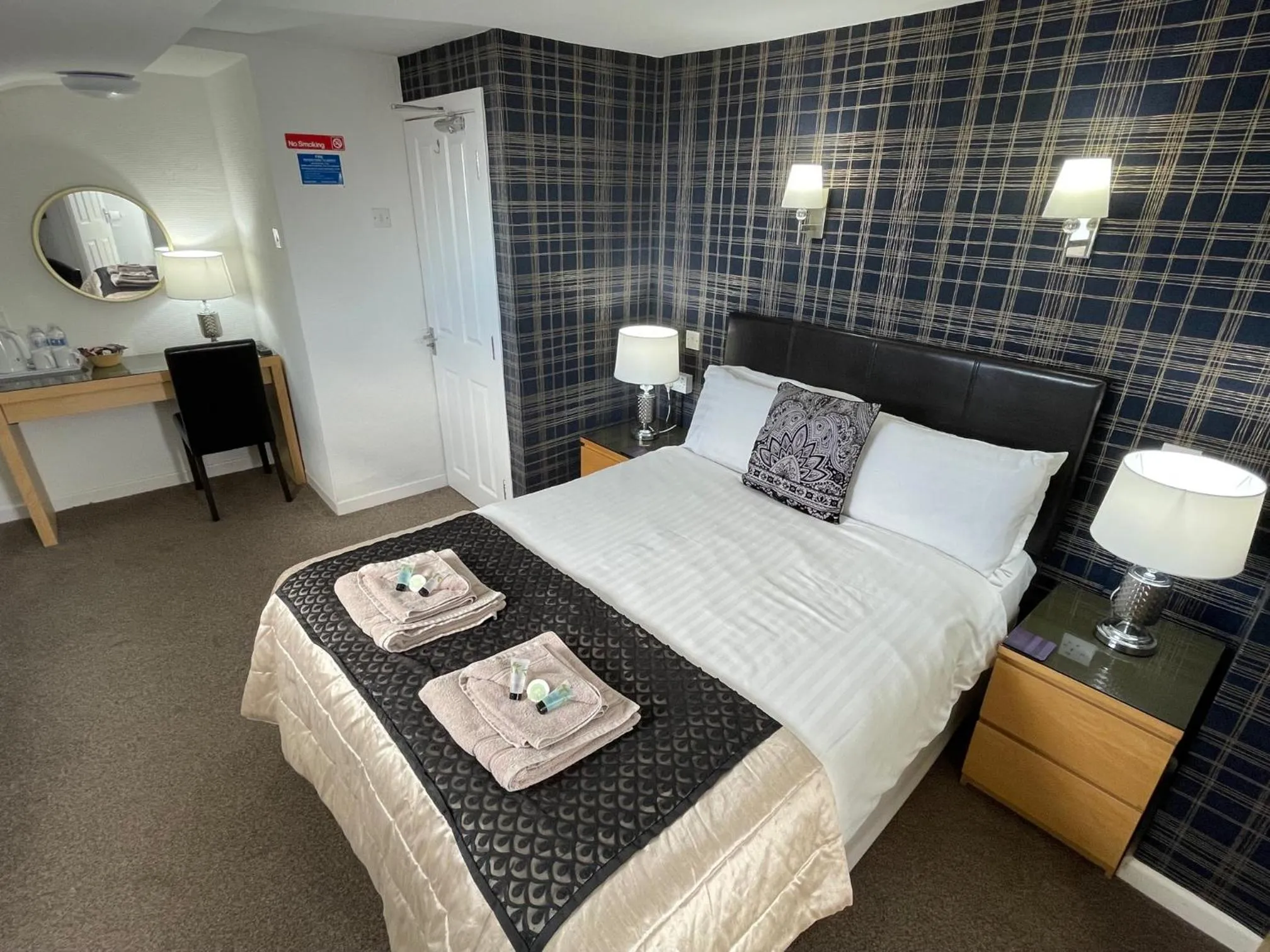 Photo of the whole room, Bed in Windsor Park Hotel