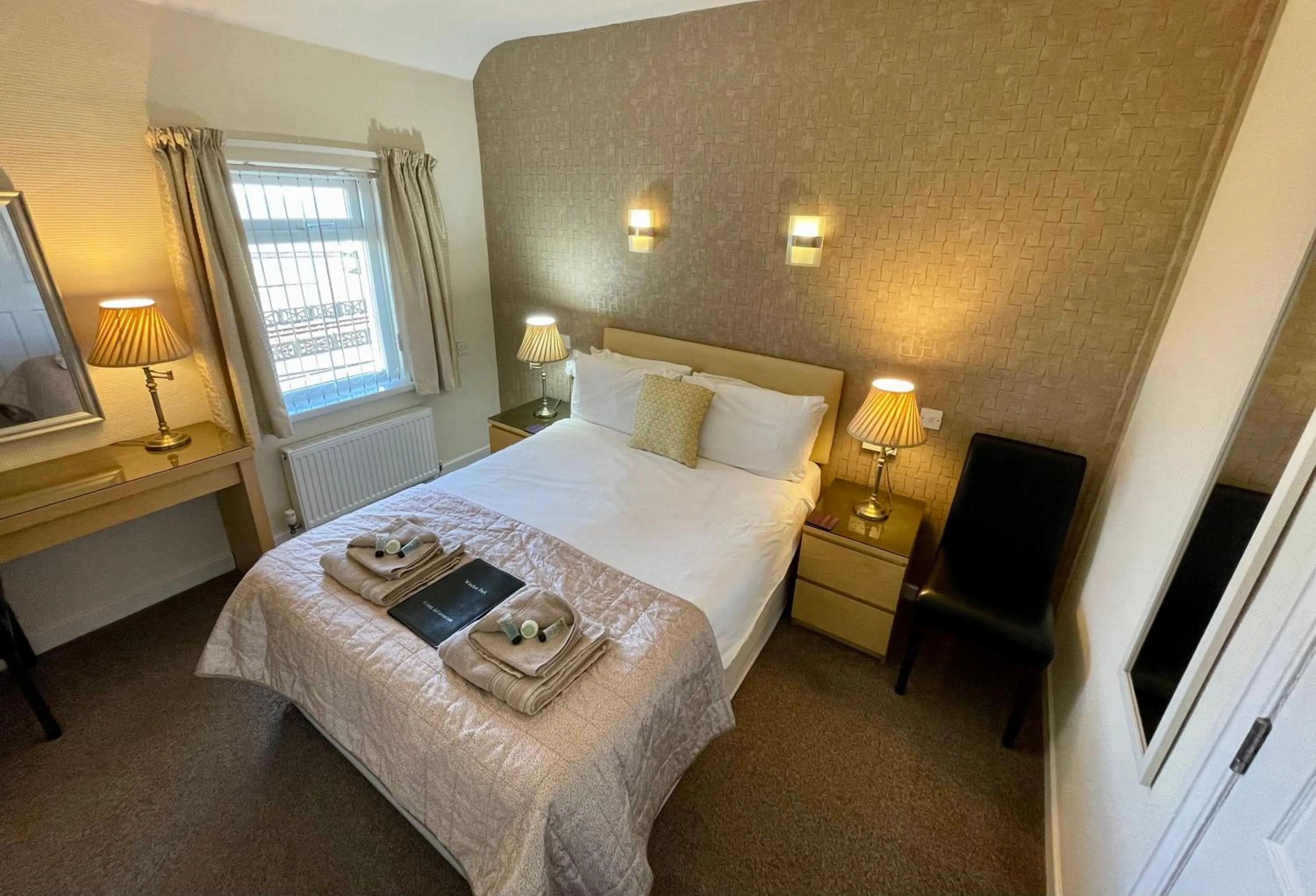 Photo of the whole room, Bed in Windsor Park Hotel