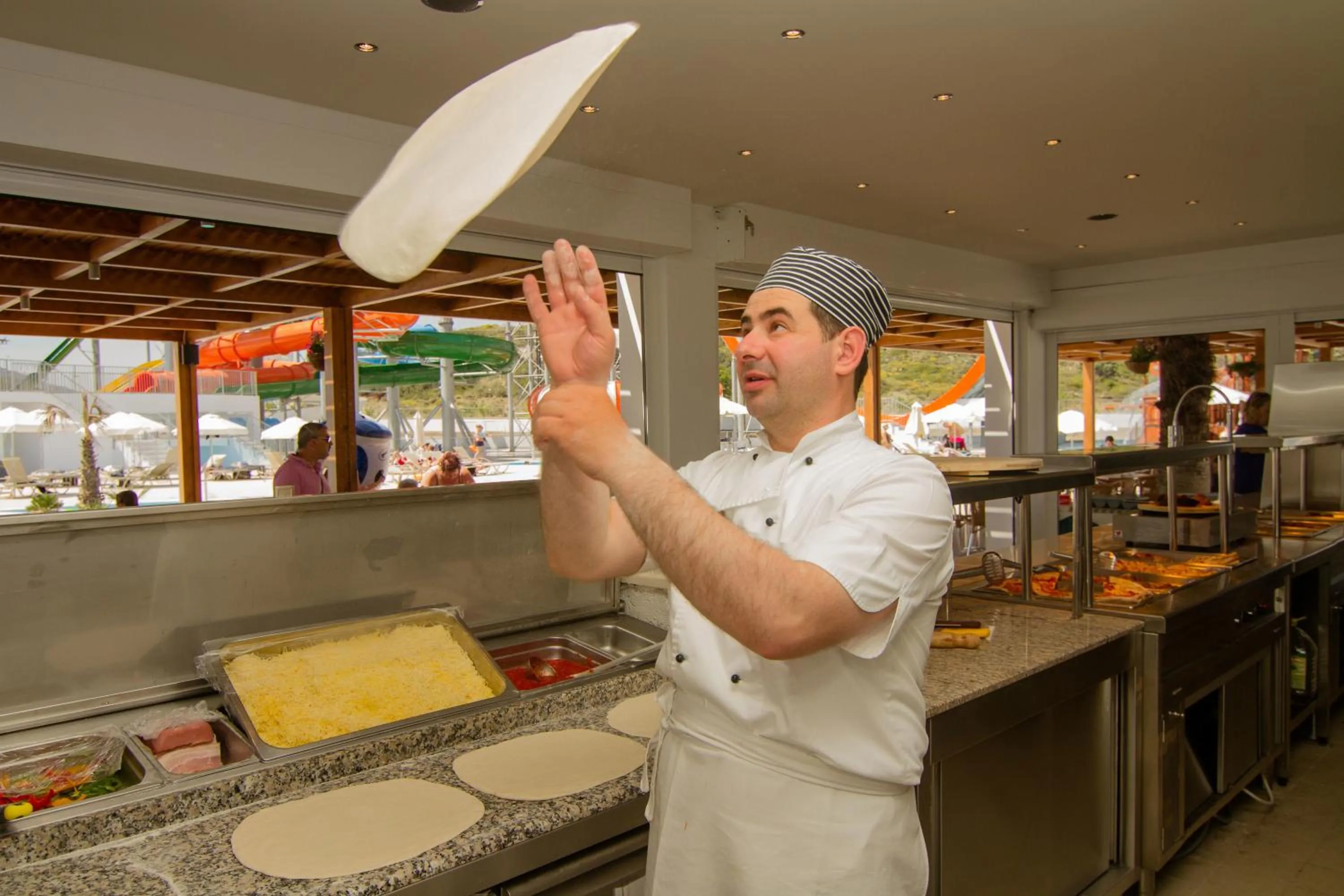 Restaurant/places to eat in Sun Palace Hotel