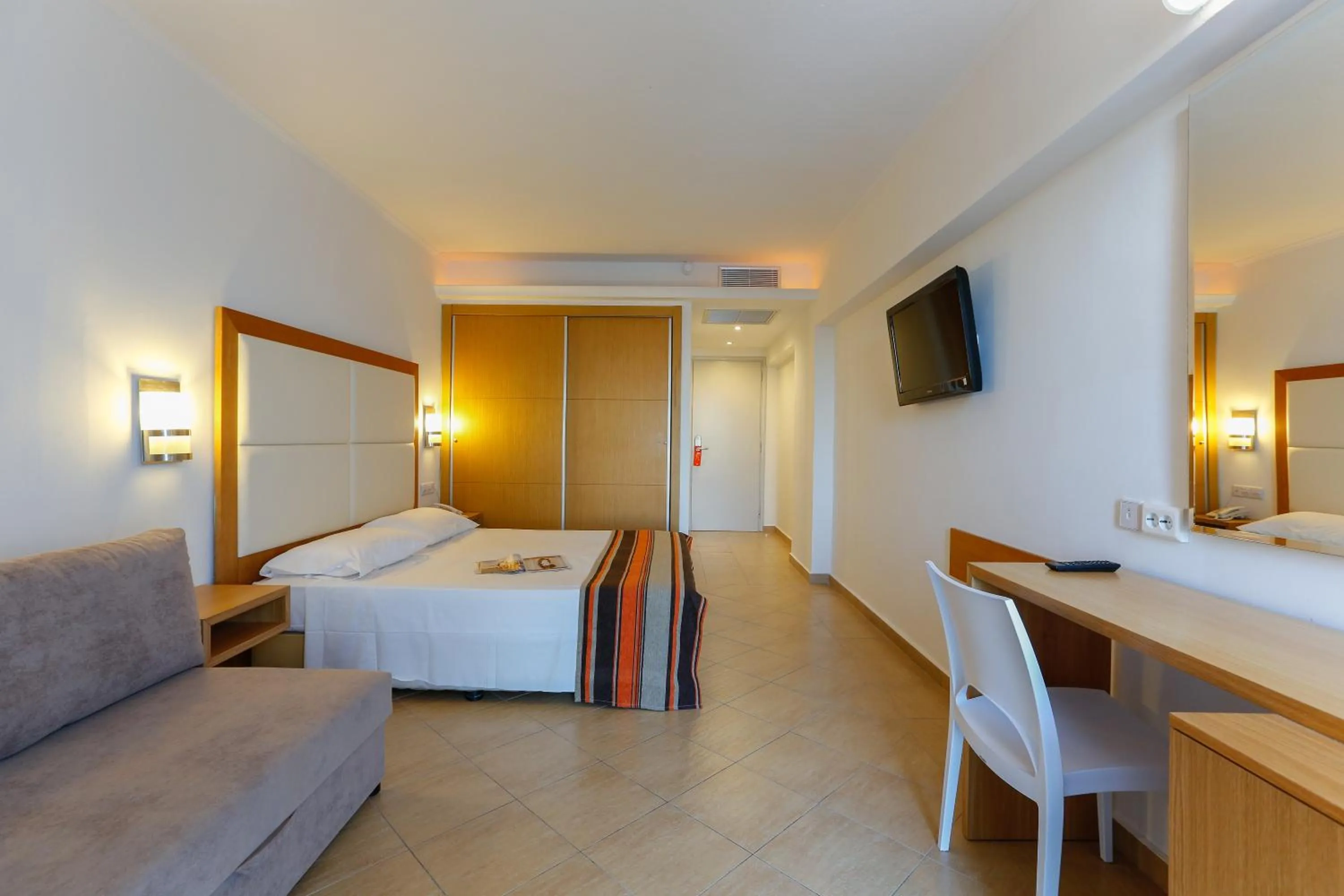 Decorative detail, Bed in Sun Palace Hotel