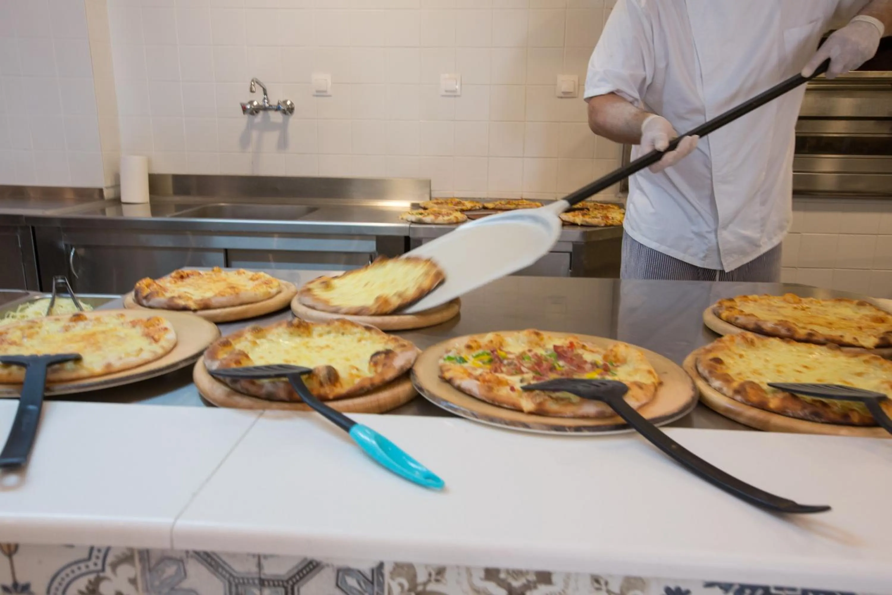 Restaurant/places to eat in Sun Palace Hotel