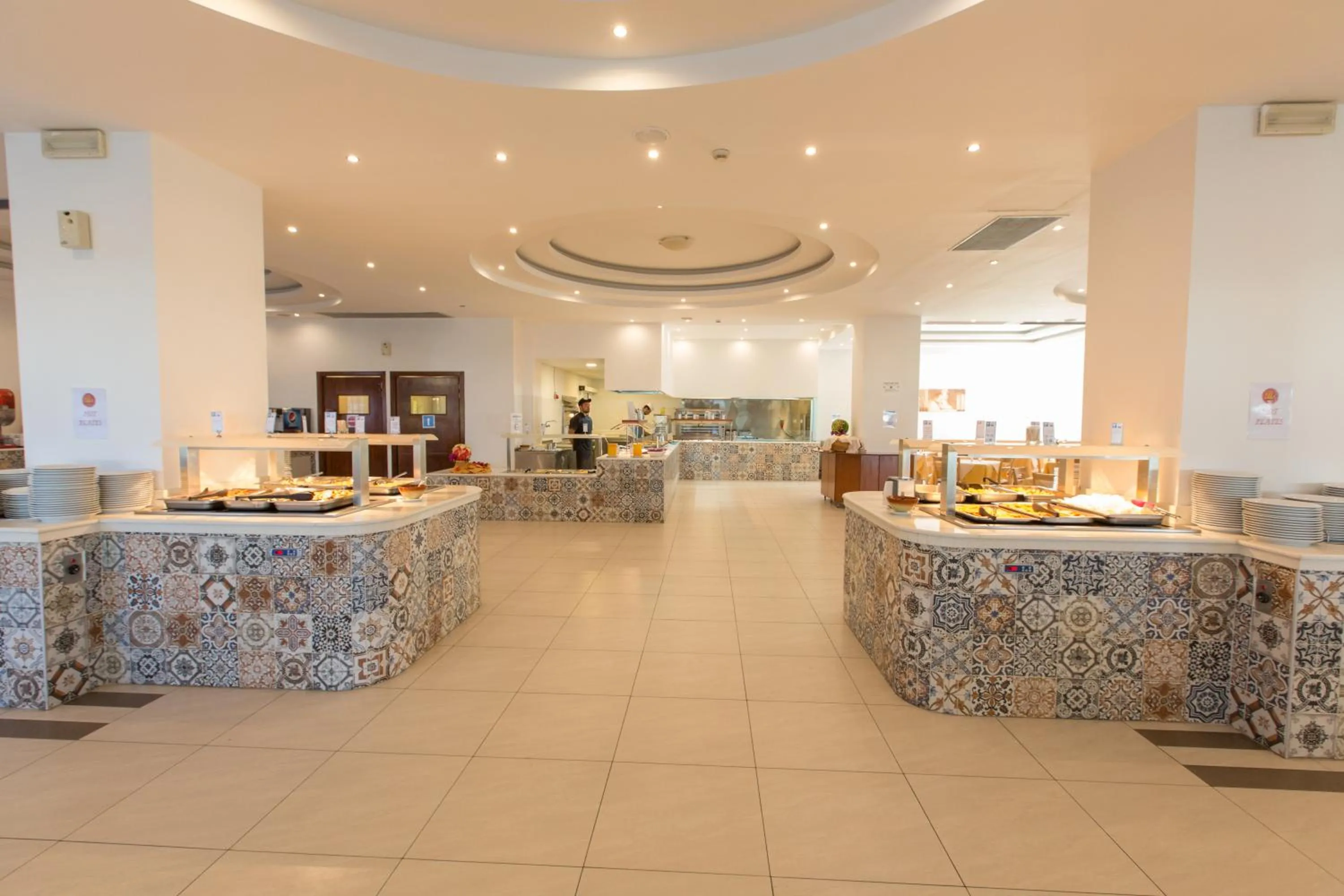 Restaurant/places to eat in Sun Palace Hotel