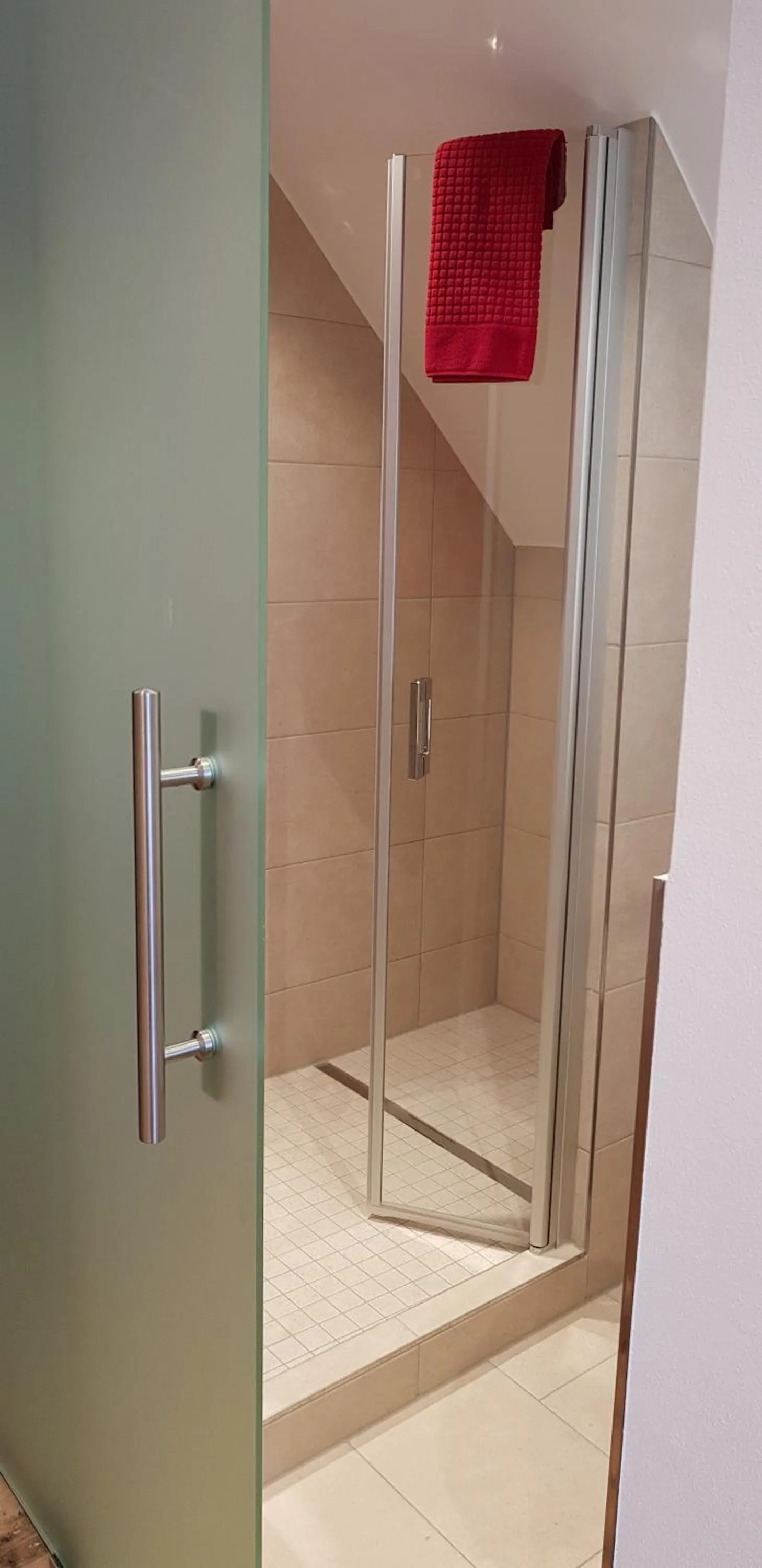 Photo of the whole room in Hotel Zur Eisenbahn