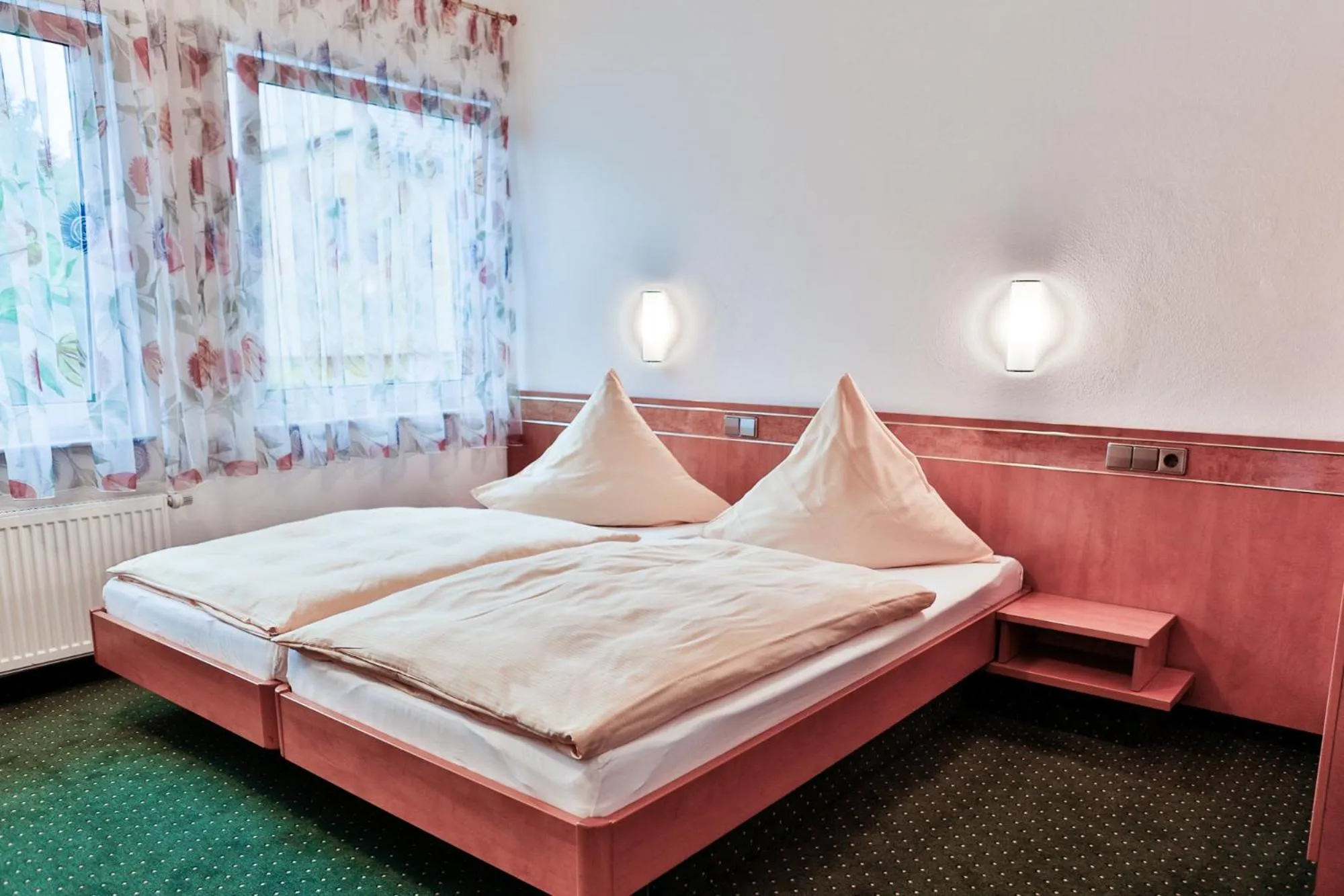 Bed in Hotel Zur Eisenbahn