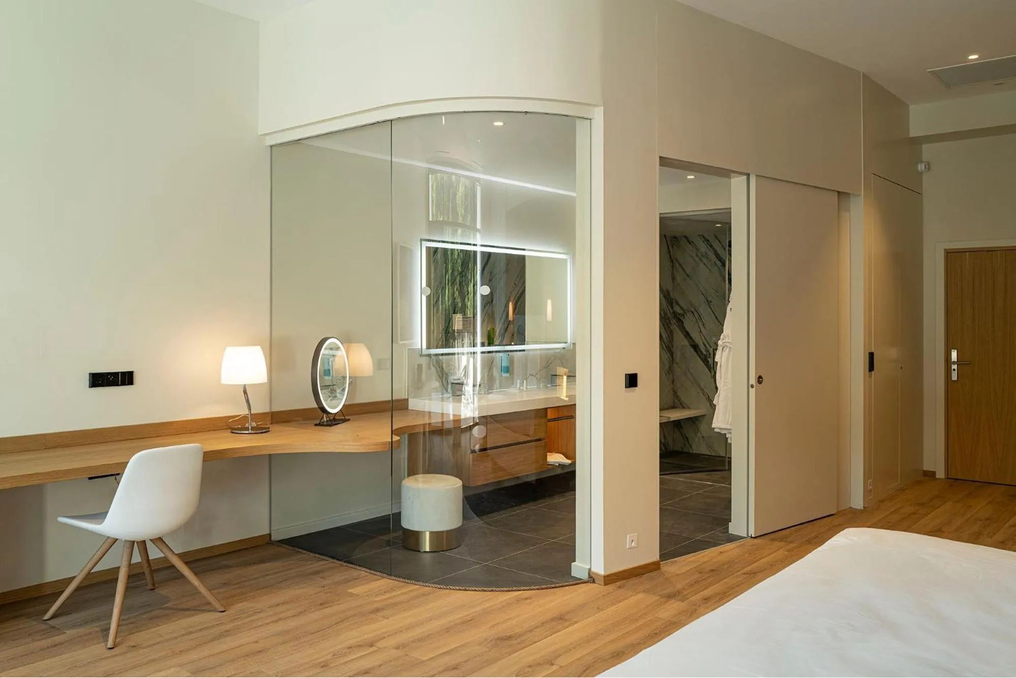 Shower, Bed in 6717 Nature Hôtel & Spa Le Clos des Délices