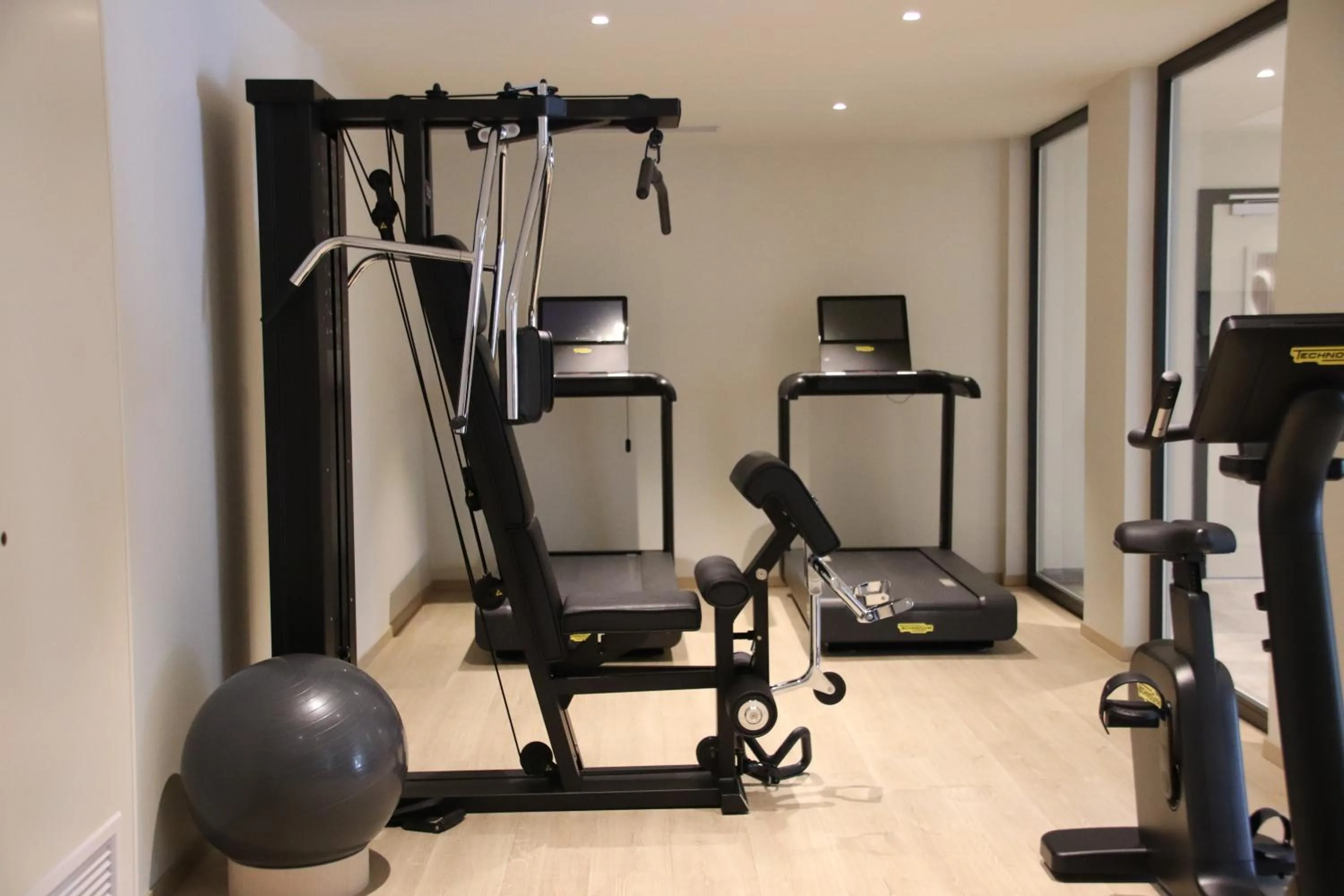 Fitness centre/facilities in 6717 Nature Hôtel & Spa Le Clos des Délices