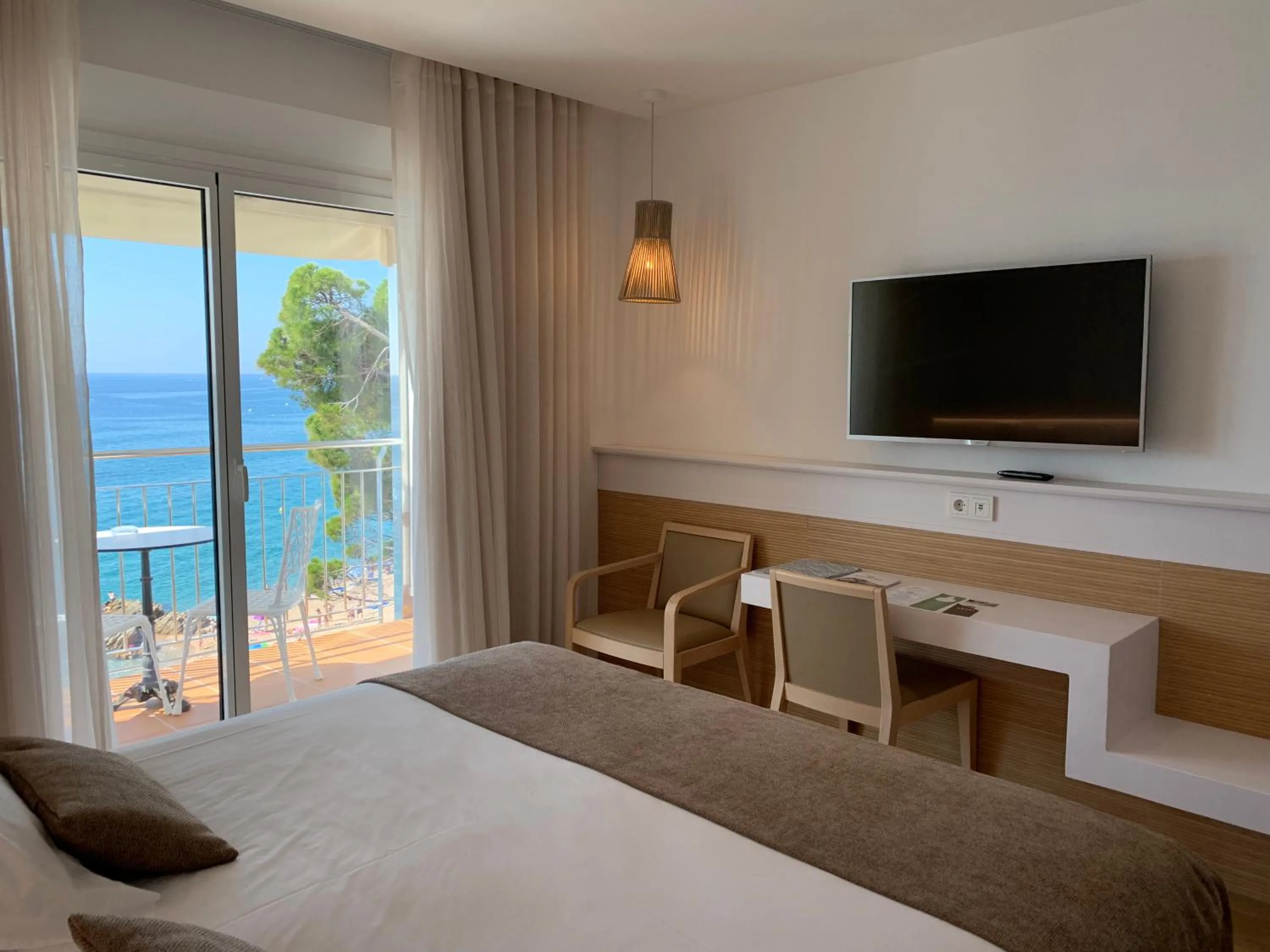 Balcony/Terrace, Bed in Hotel Costa Brava