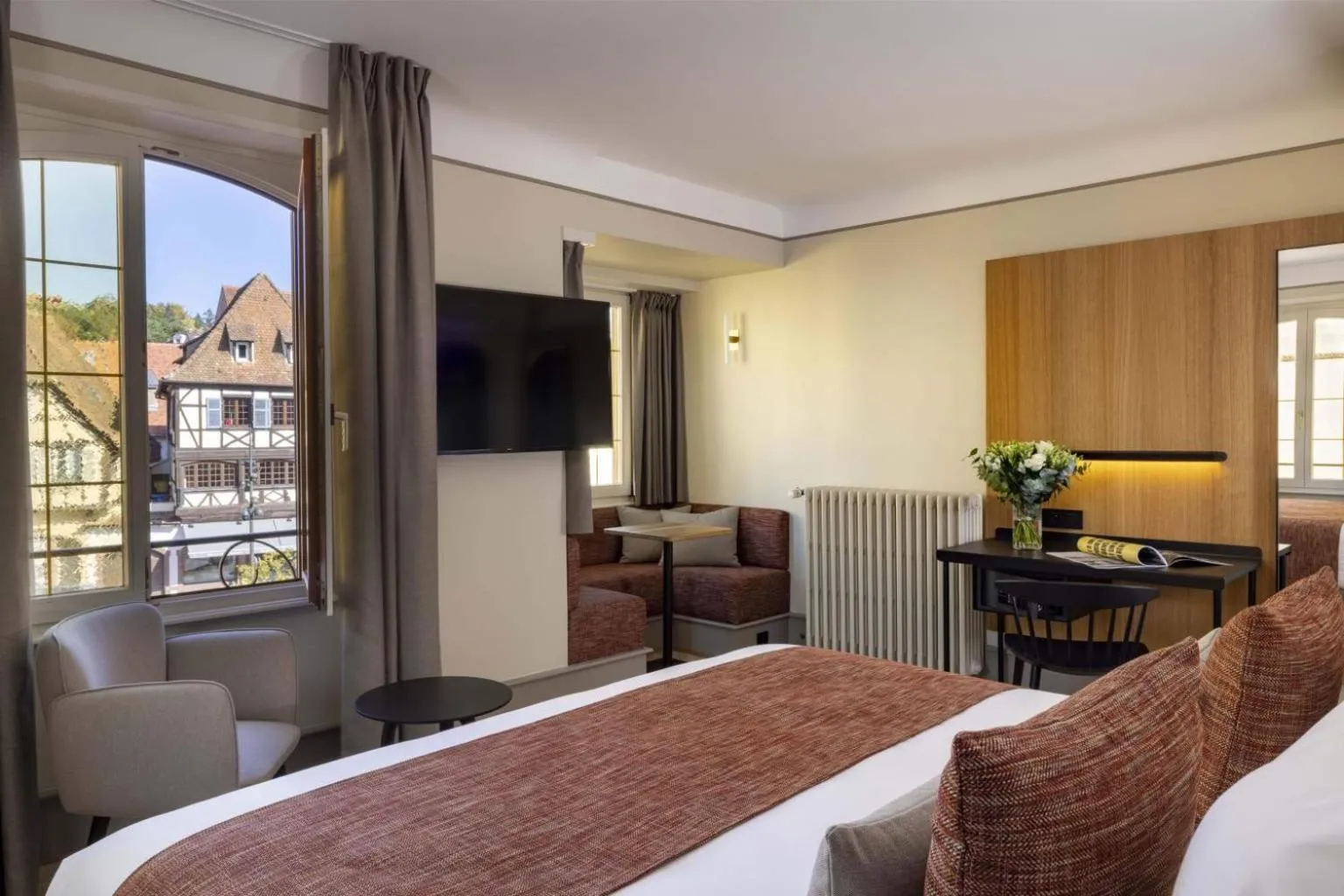 Photo of the whole room, Bed in Hotel La Diligence