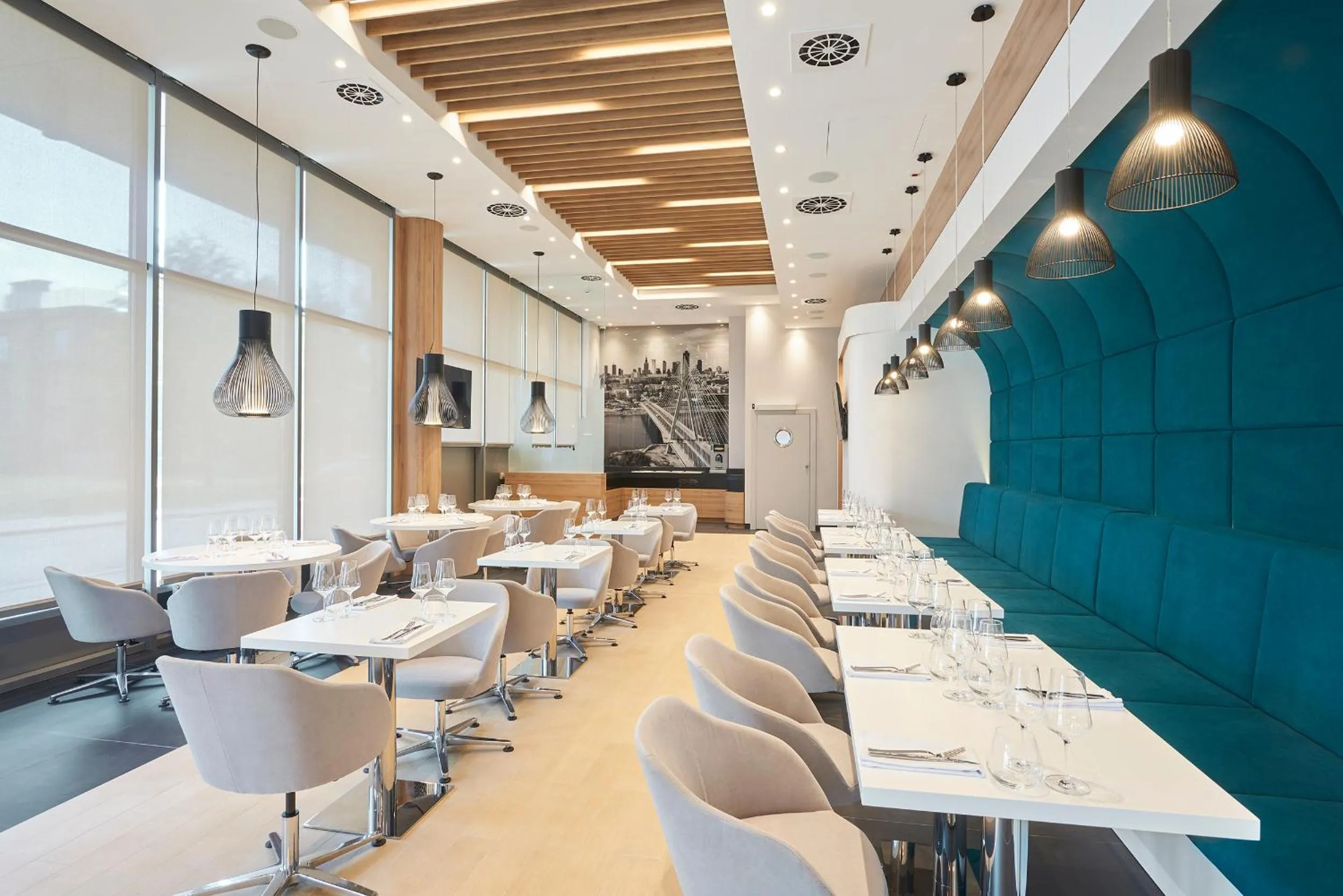 Restaurant/places to eat in Golden Tulip Warsaw Airport