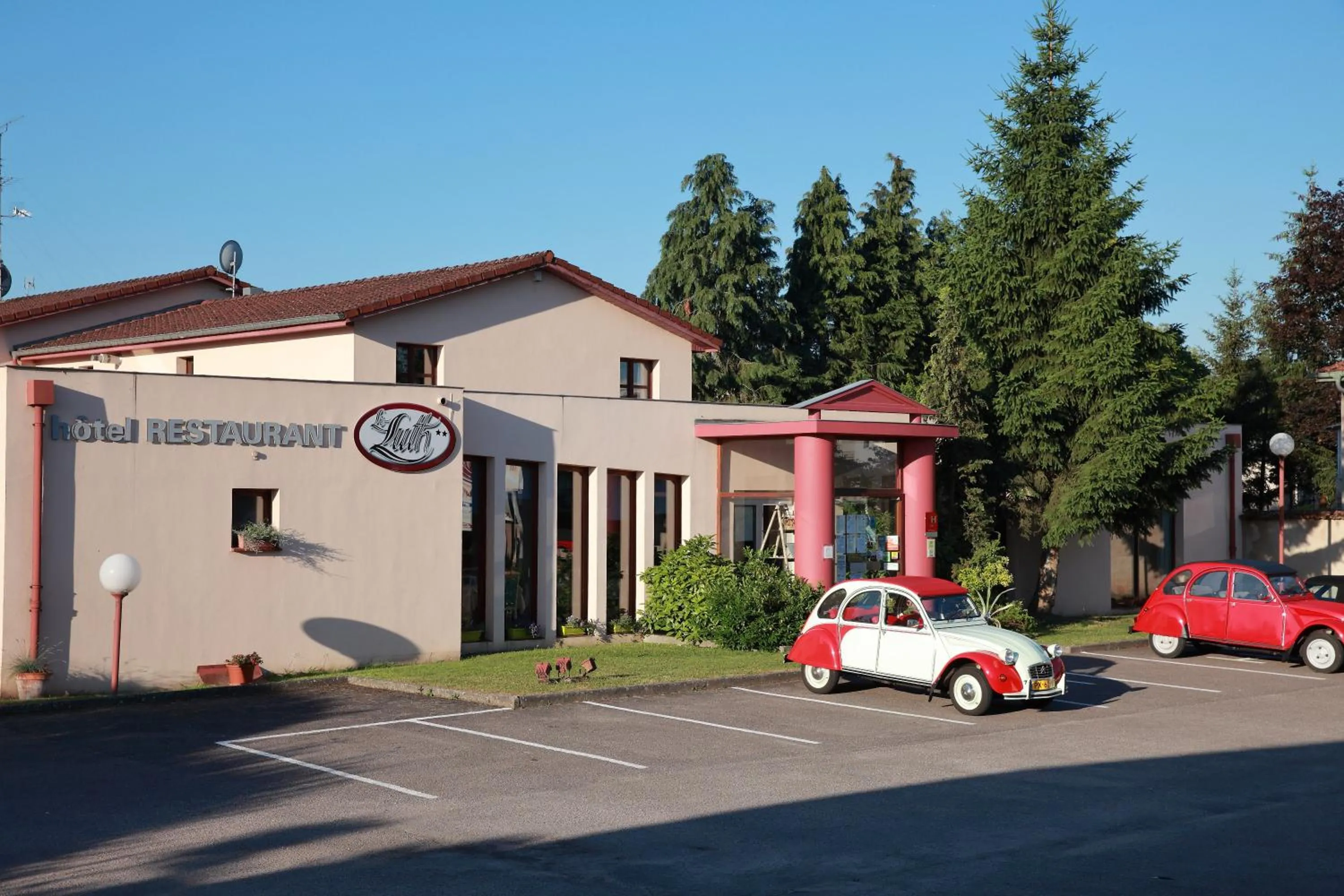 Facade/entrance in Logis Le Luth