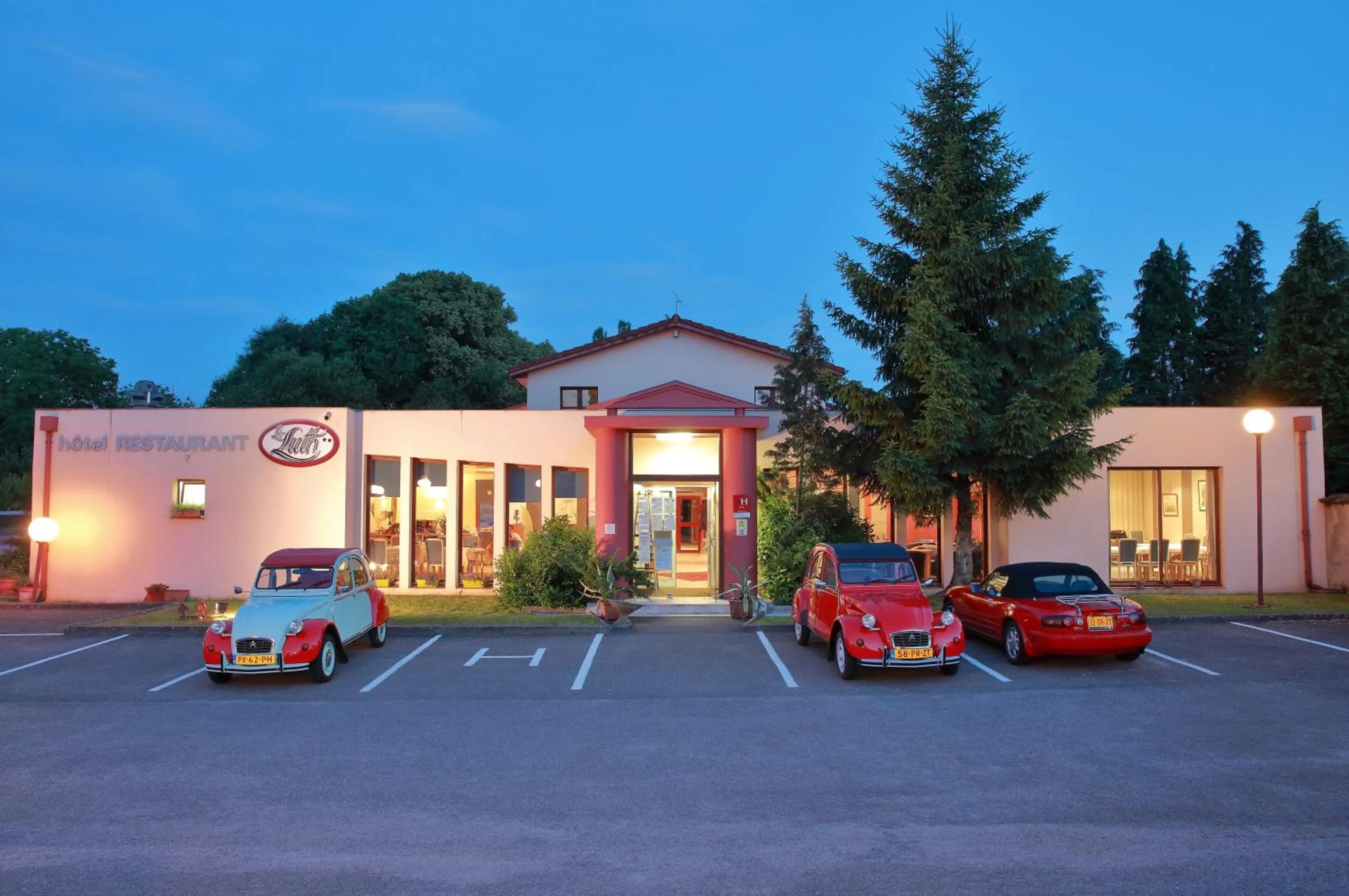 Facade/entrance in Logis Le Luth