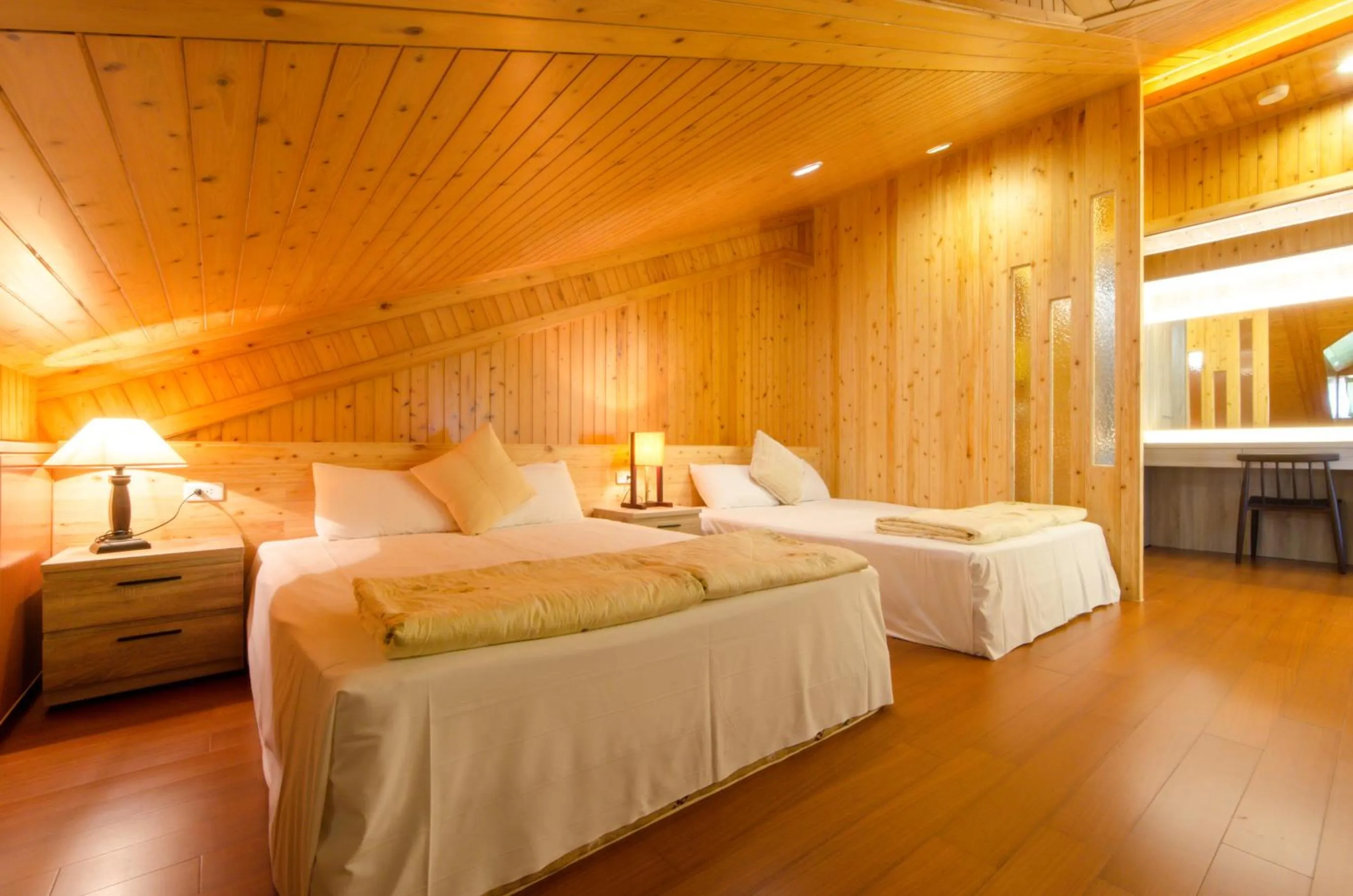 Bedroom, Bed in Yosemite Homestay