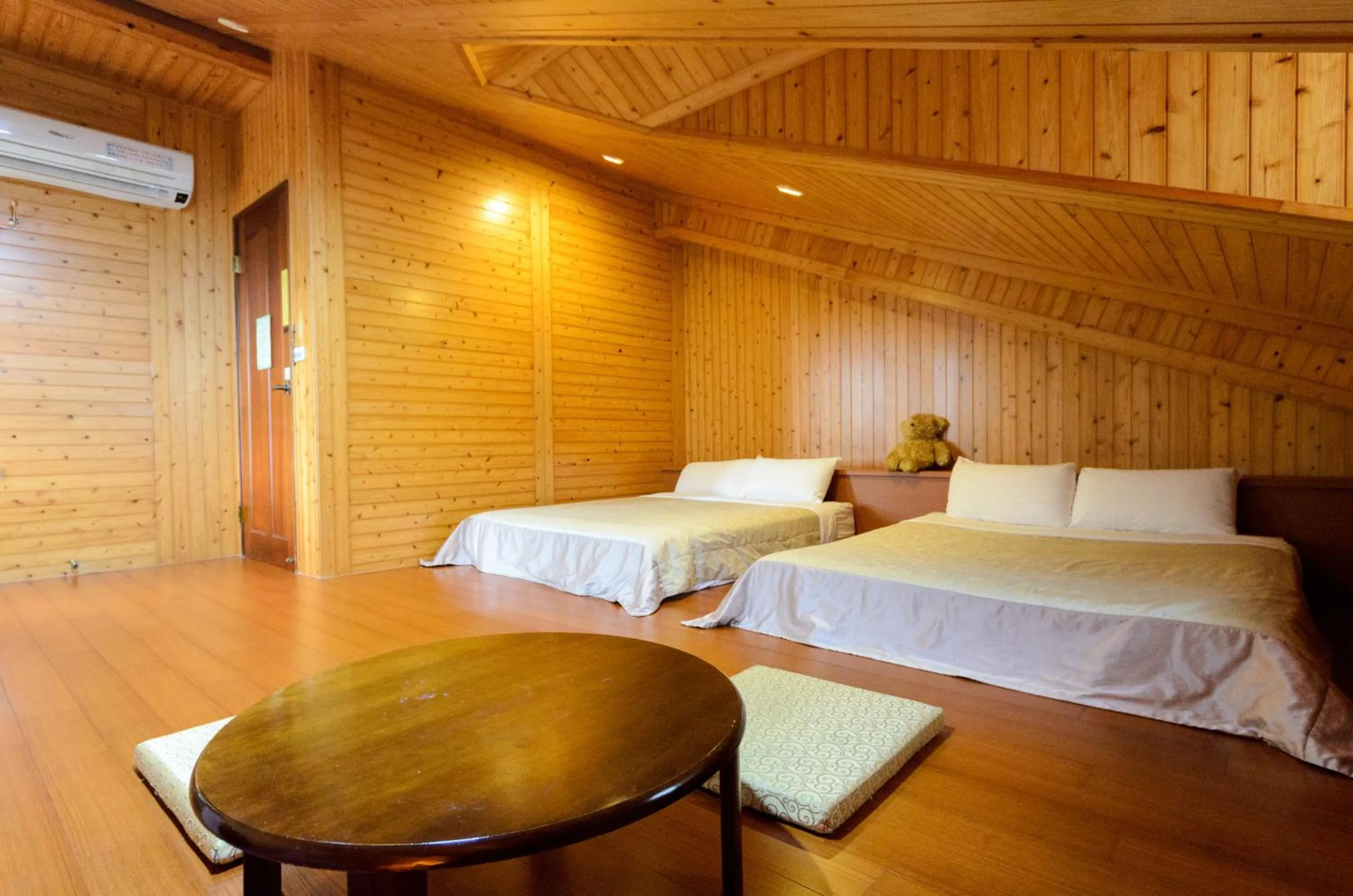 Bedroom, Bed in Yosemite Homestay