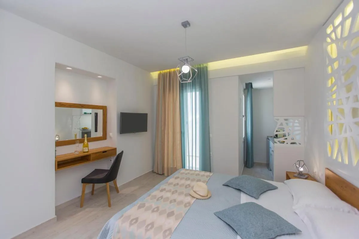 Bedroom, Bed in Glykeria