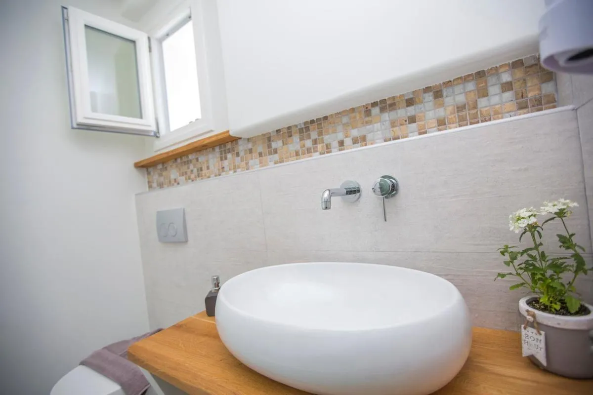 Bathroom in Glykeria