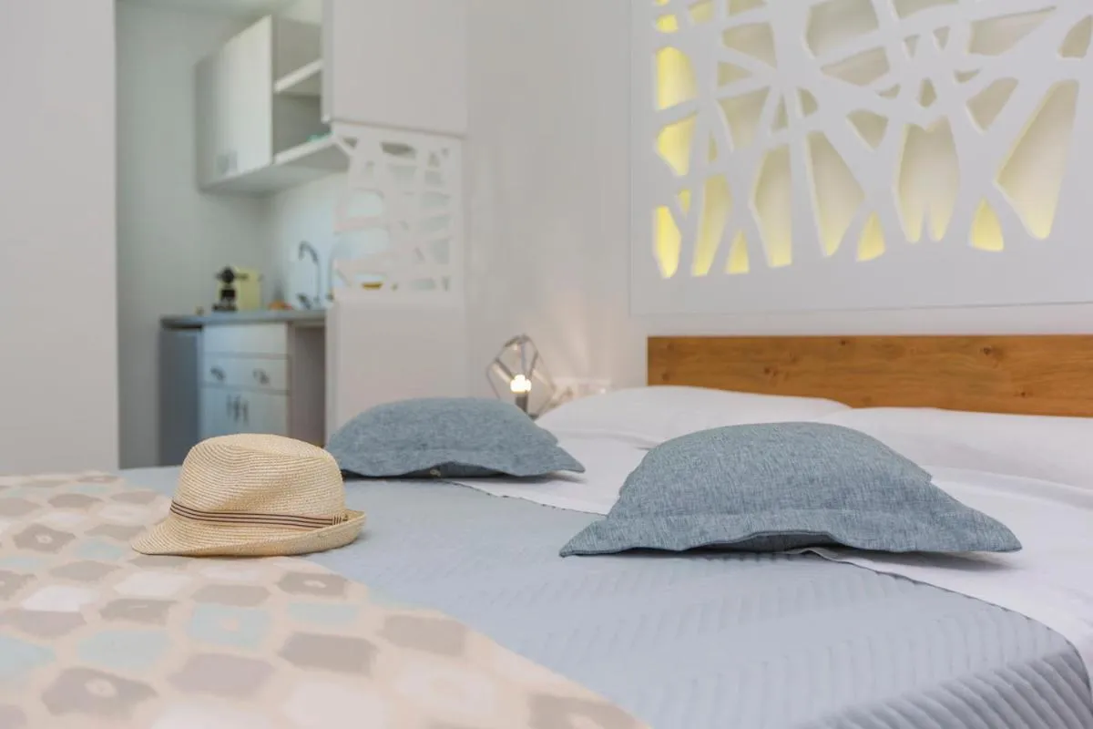 Bedroom, Bed in Glykeria