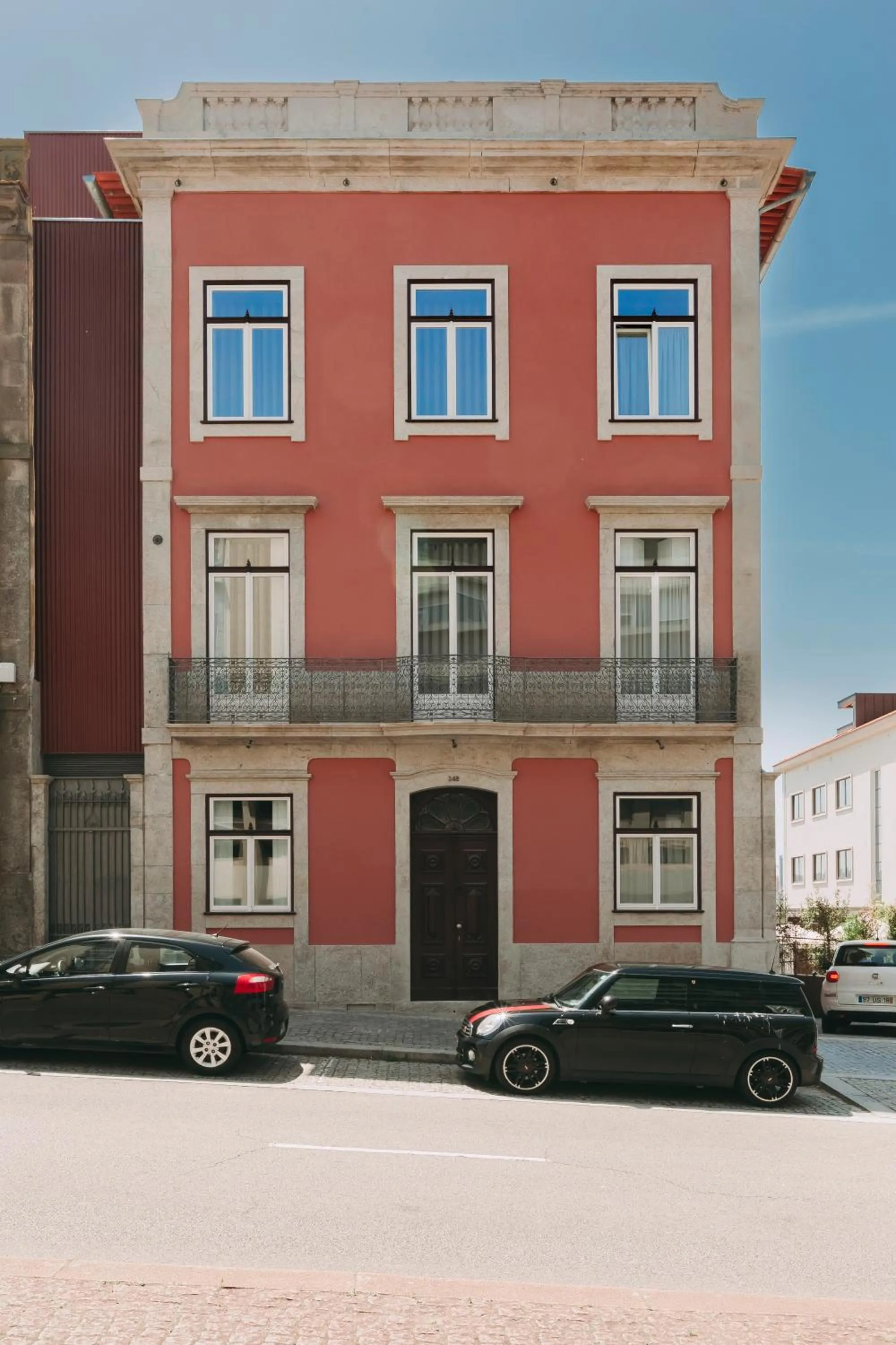 Property building in Torel Avantgarde