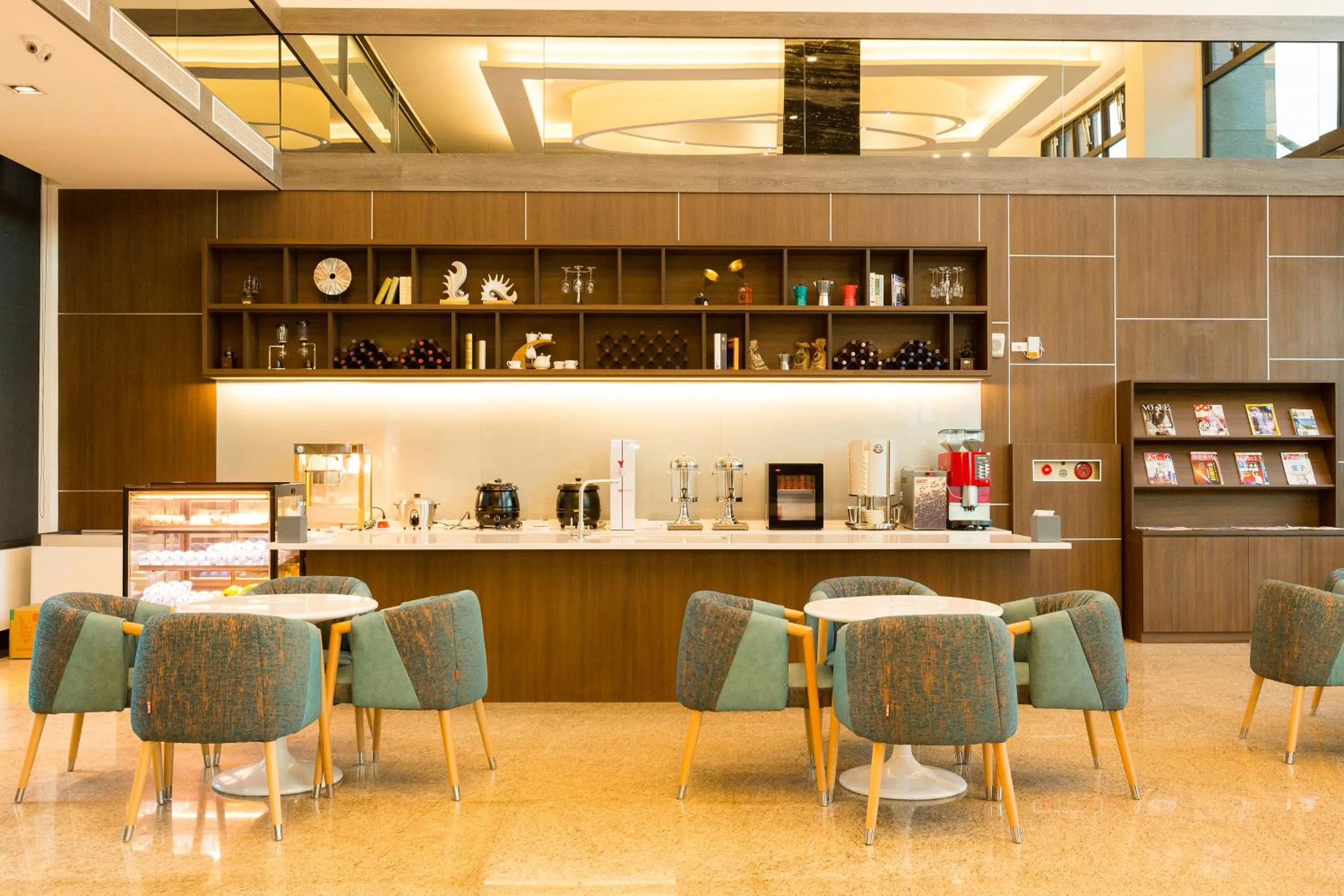 Area and facilities in V-Hotel