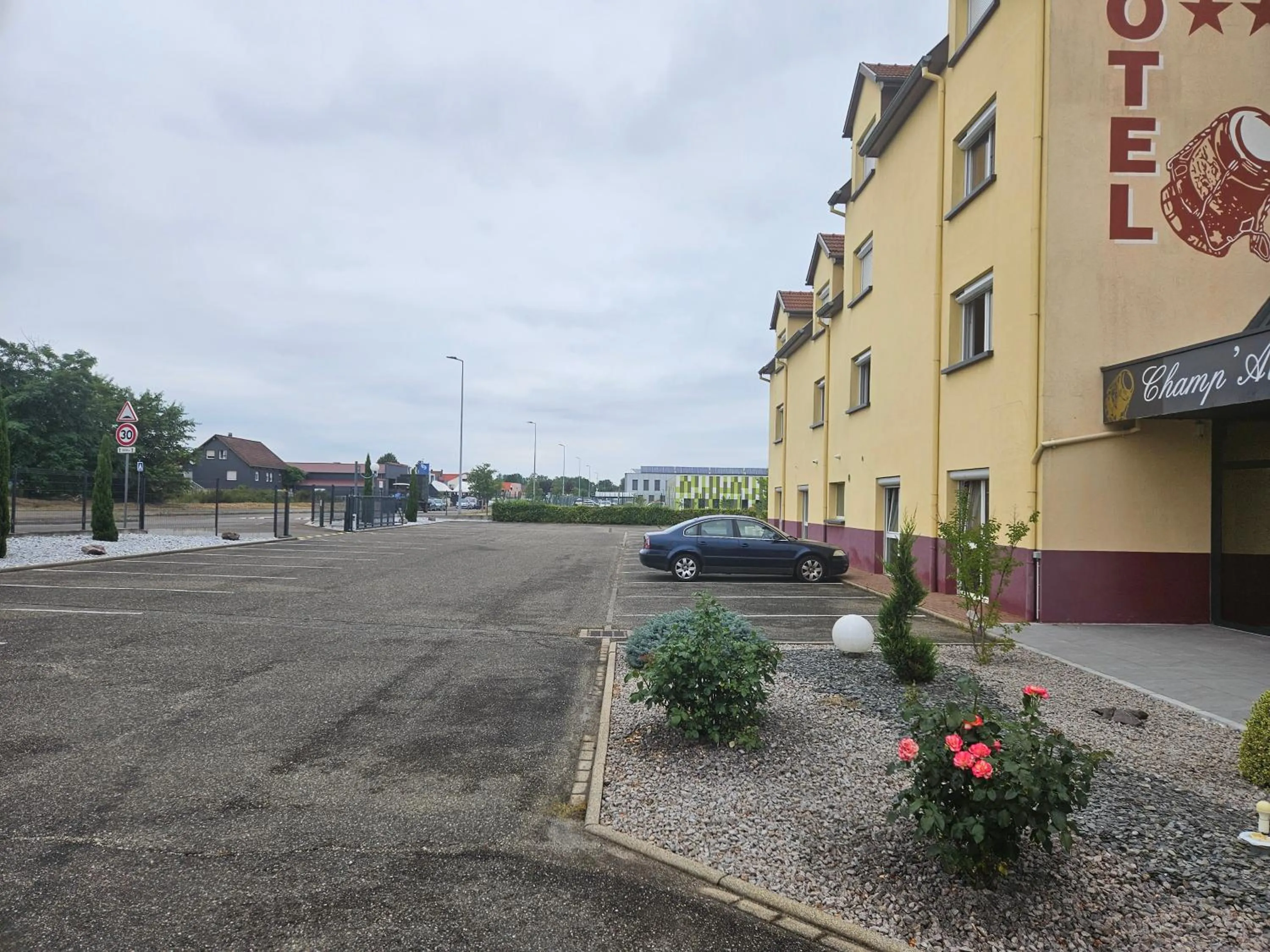 Parking in Hotel Restaurant Champ Alsace