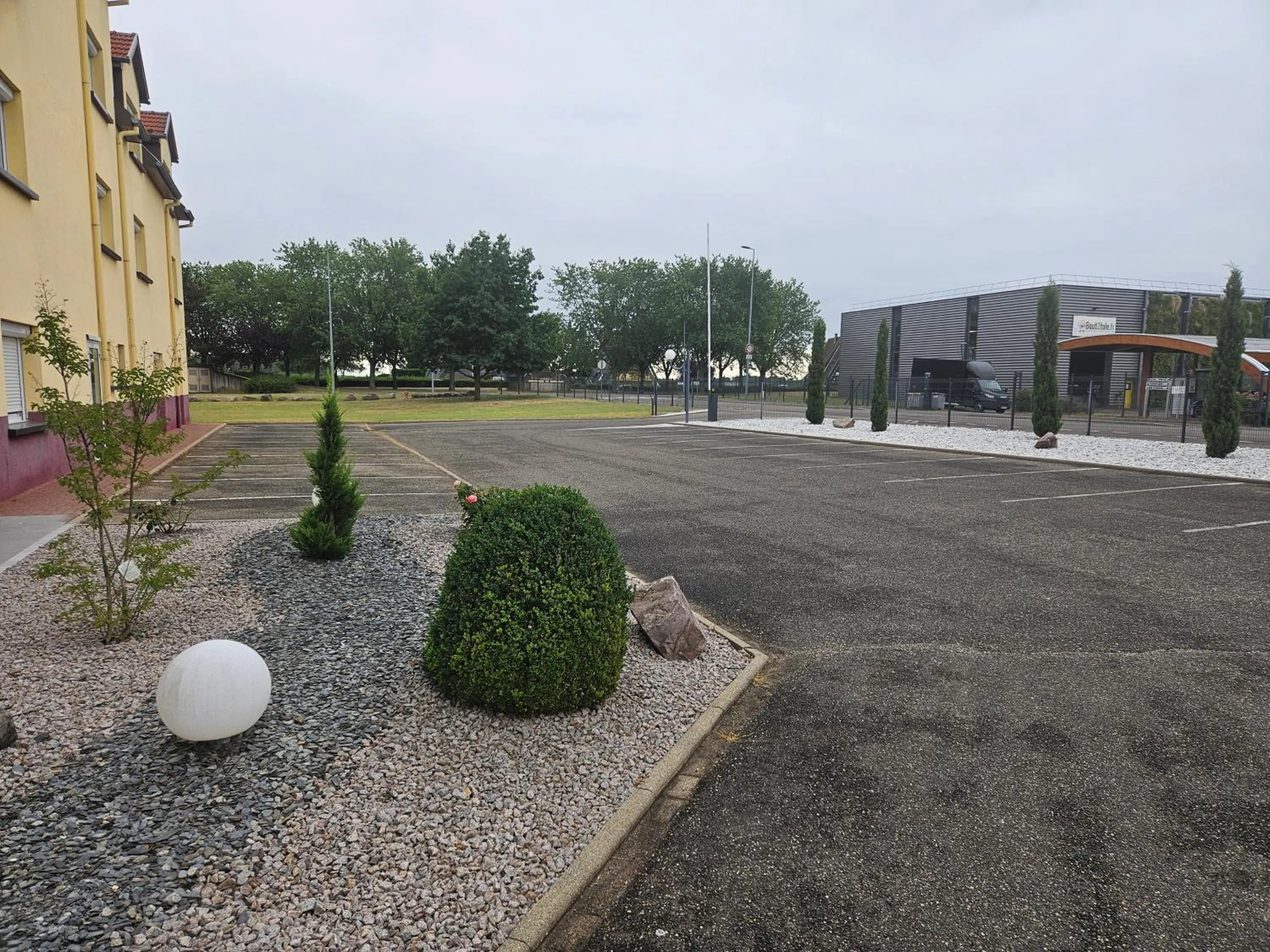 Parking in Hotel Restaurant Champ Alsace