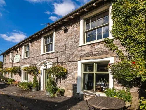 Property building in The Oakhill Inn