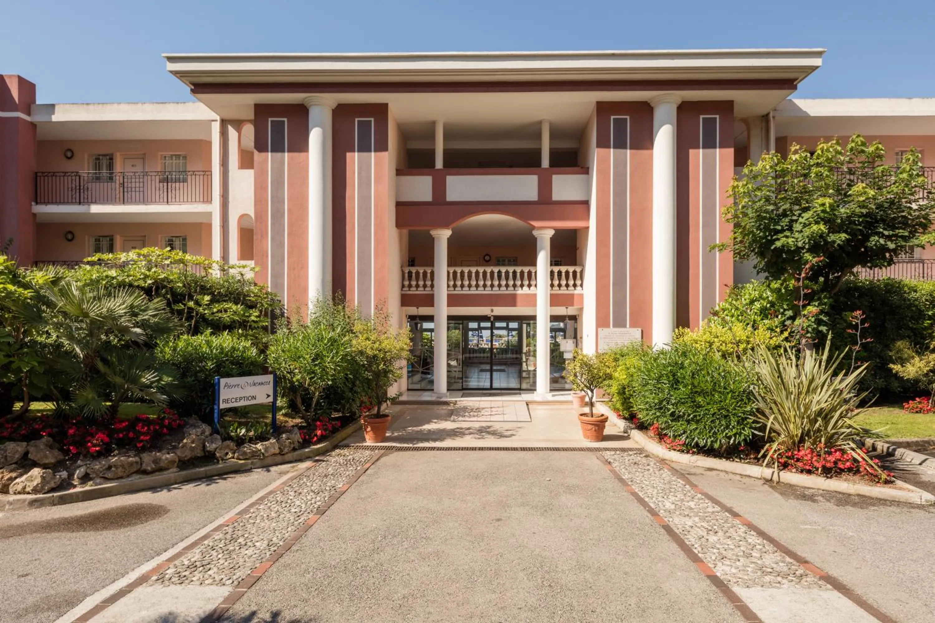 Property building in Résidence Pierre & Vacances l'Ange Gardien