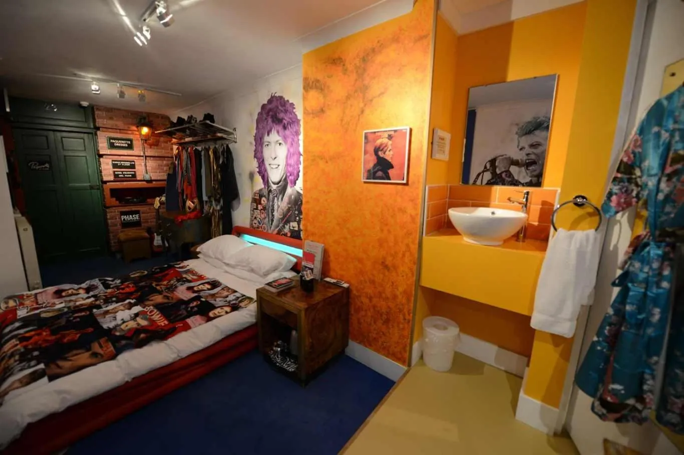 Bed in Hotel Pelirocco