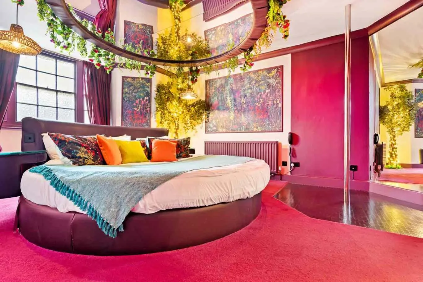 Bed in Hotel Pelirocco