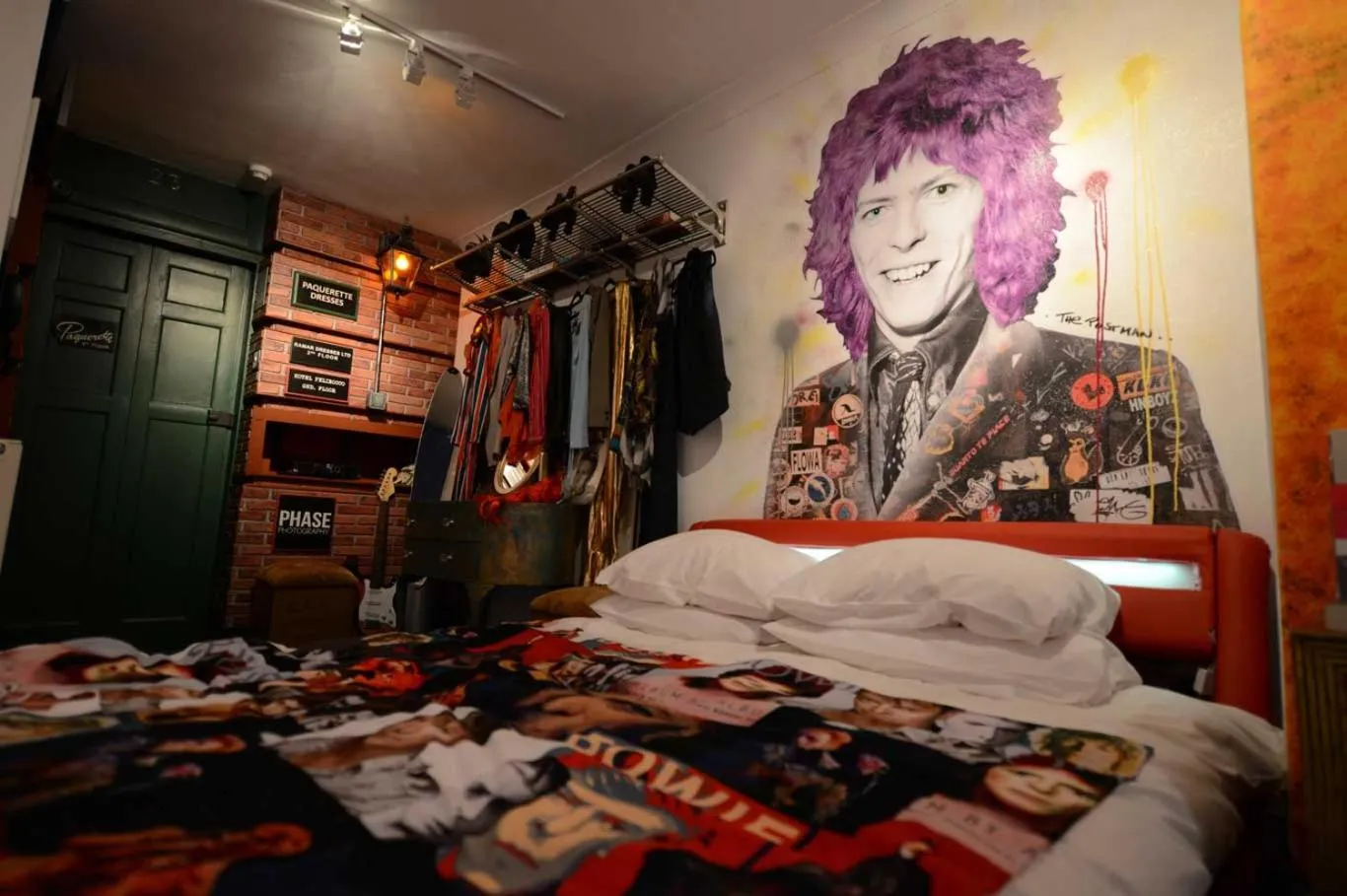 Bed in Hotel Pelirocco