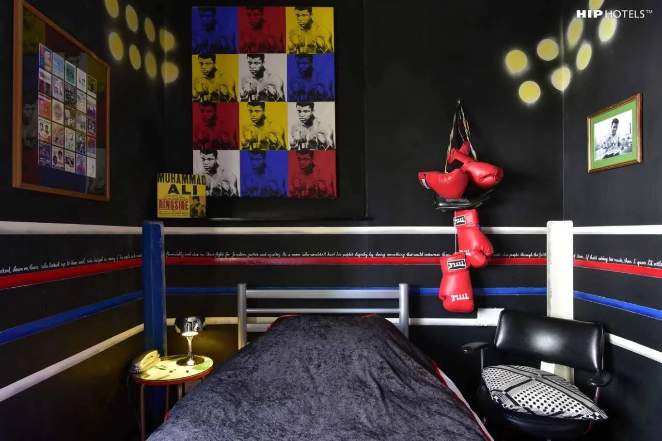 Bed in Hotel Pelirocco