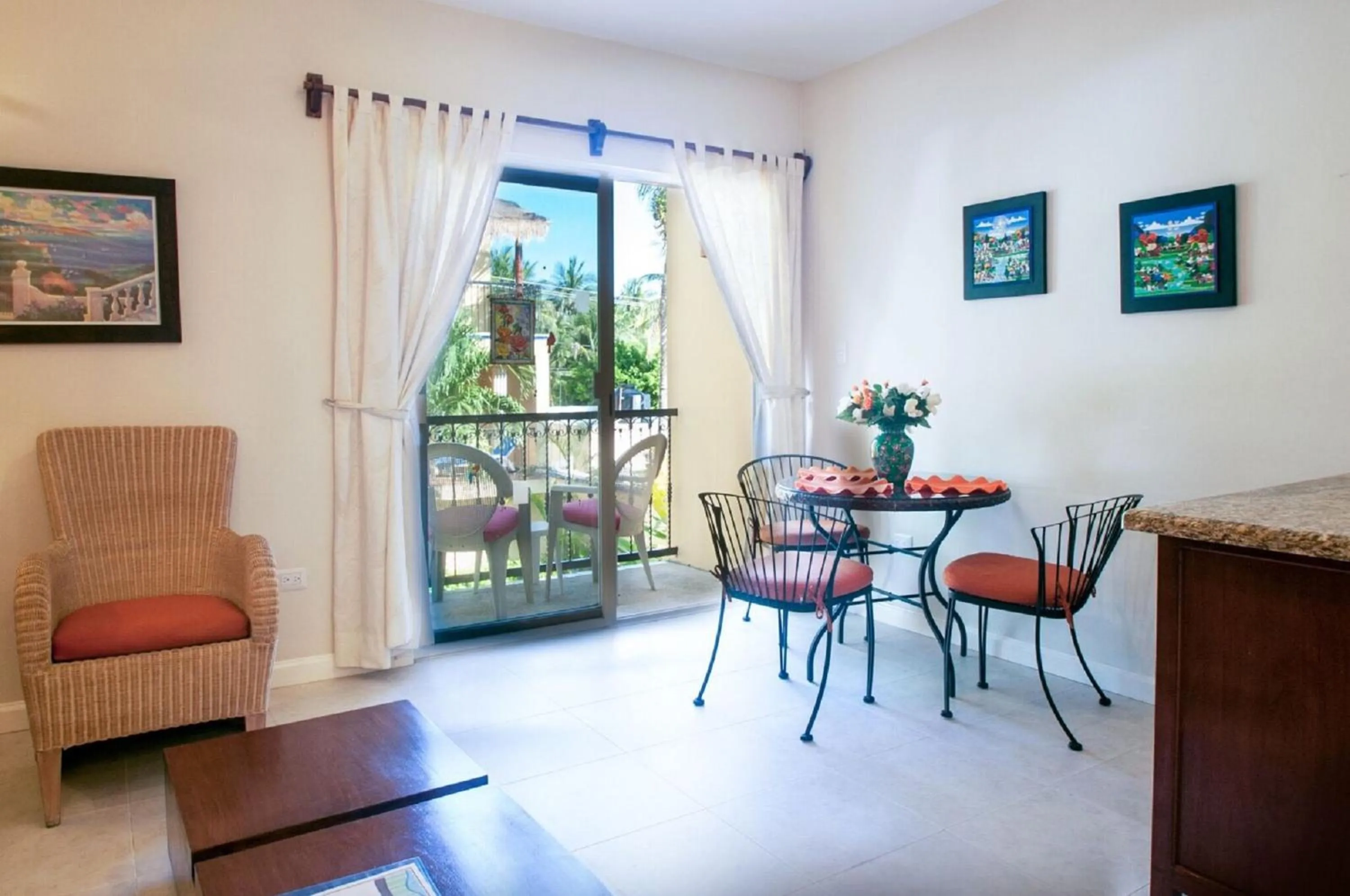Dining area in Abbey Del Sol - Beach-steps condos