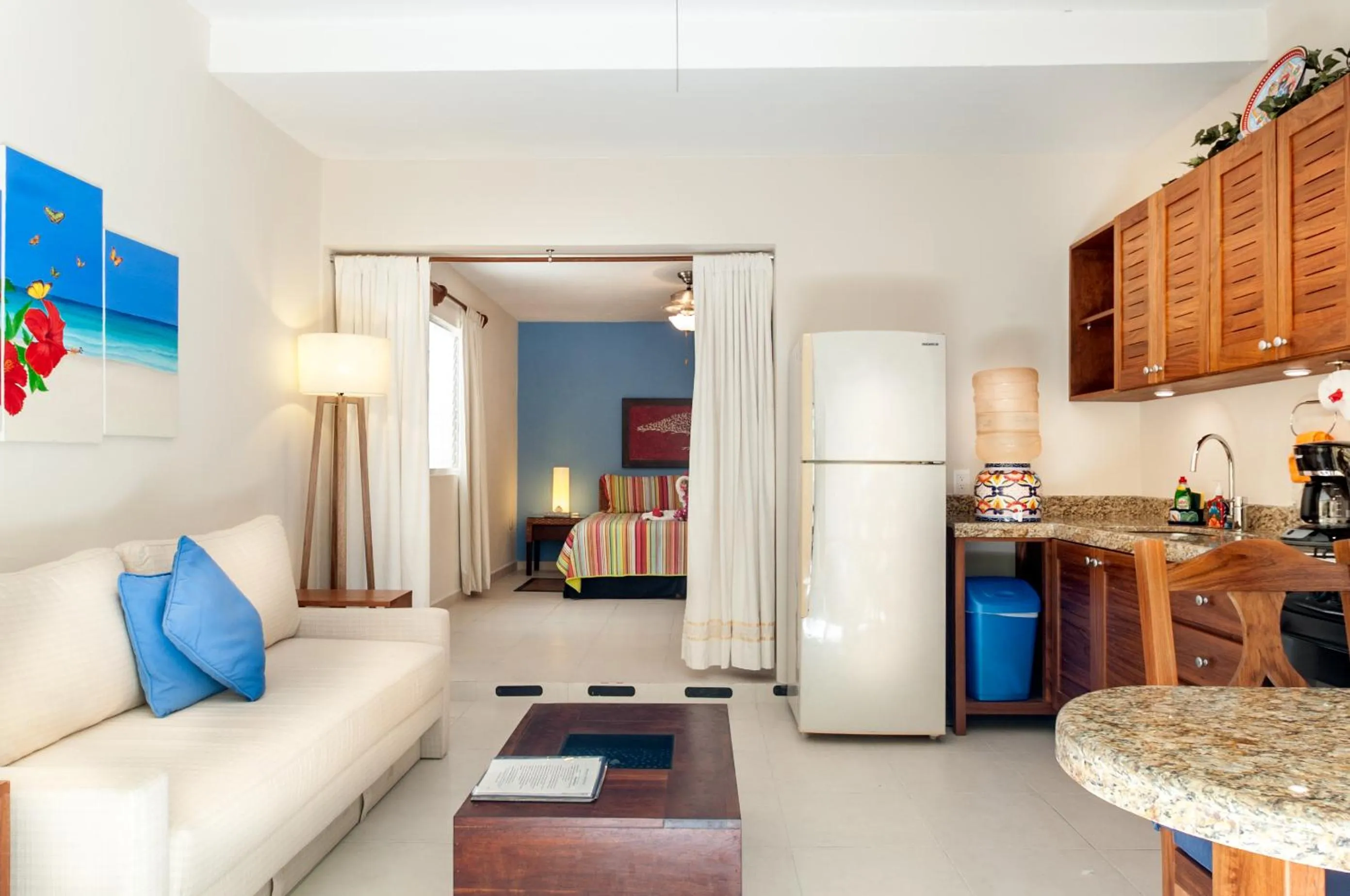 Kitchen or kitchenette in Abbey Del Sol - Beach-steps condos