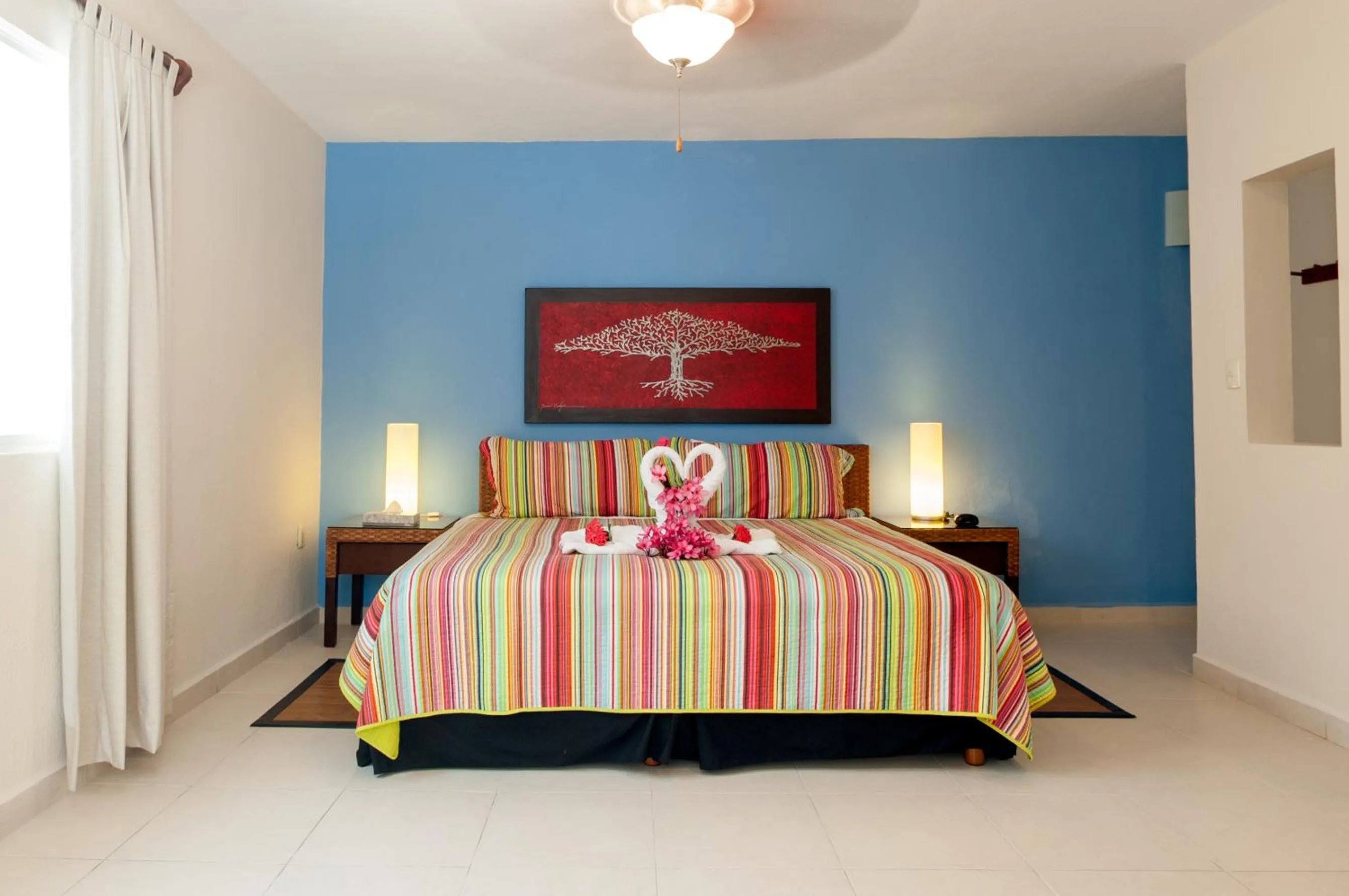 Bedroom, Bed in Abbey Del Sol - Beach-steps condos