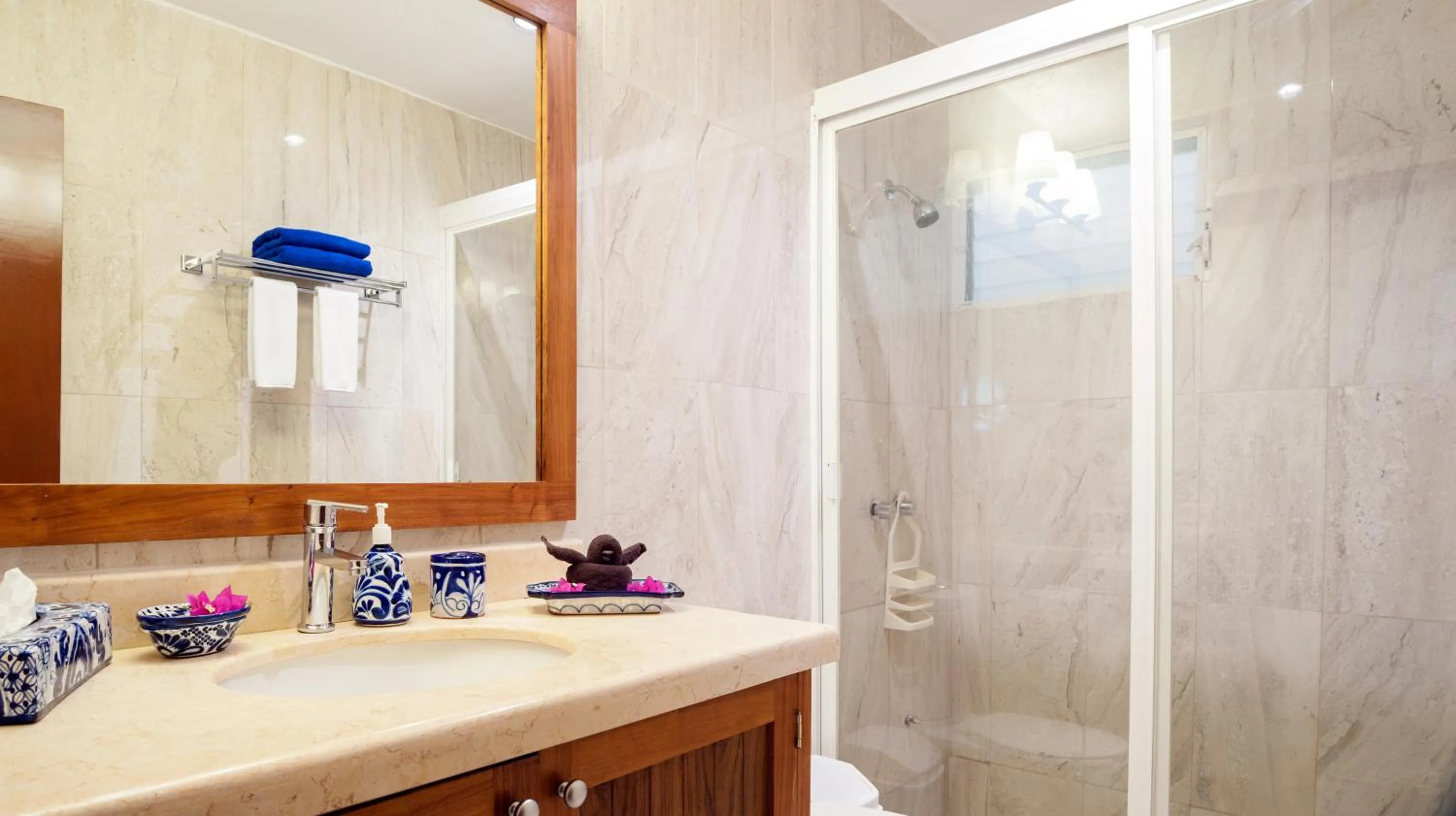 Shower in Abbey Del Sol - Beach-steps condos