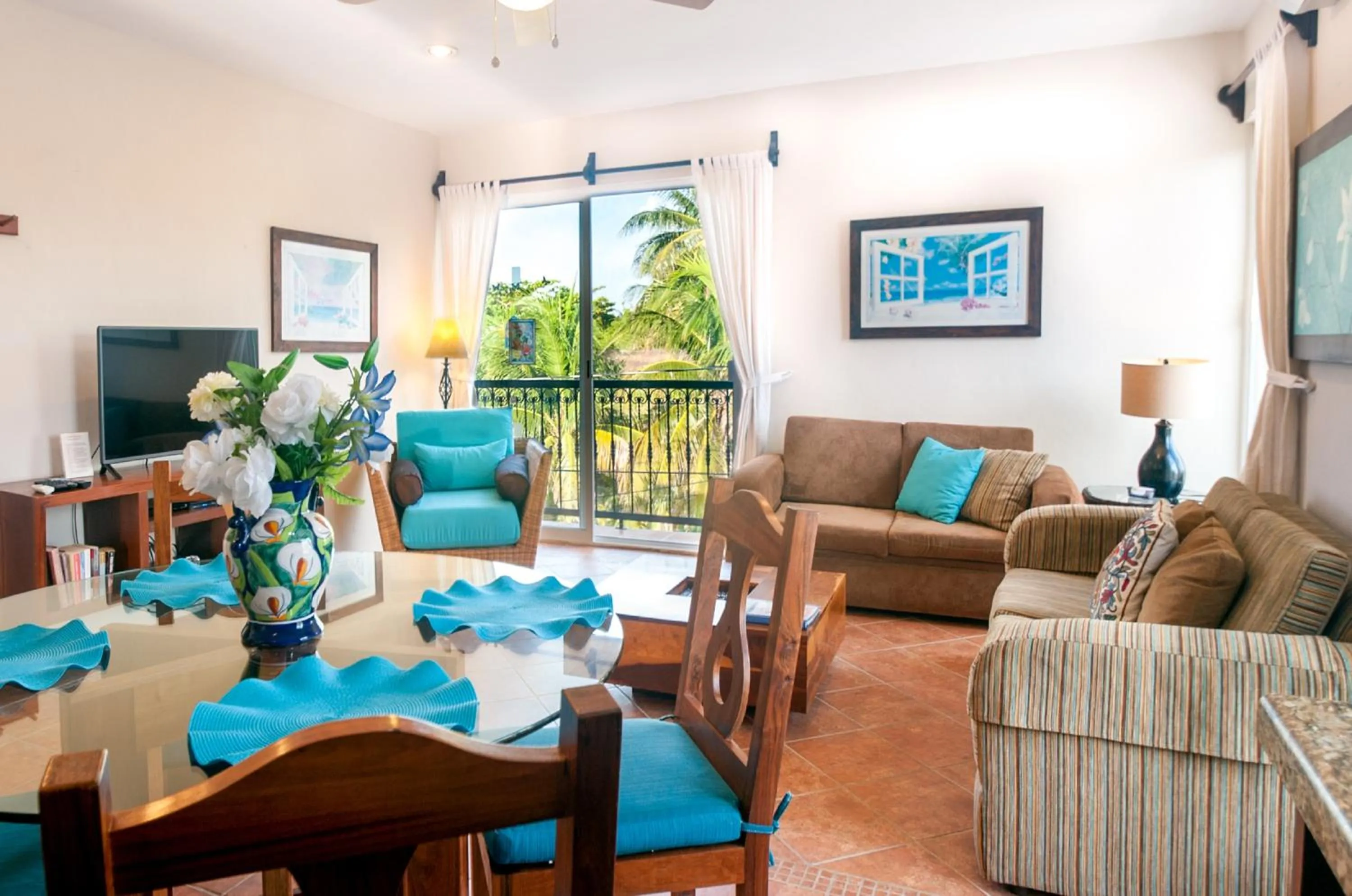 Seating area in Abbey Del Sol - Beach-steps condos