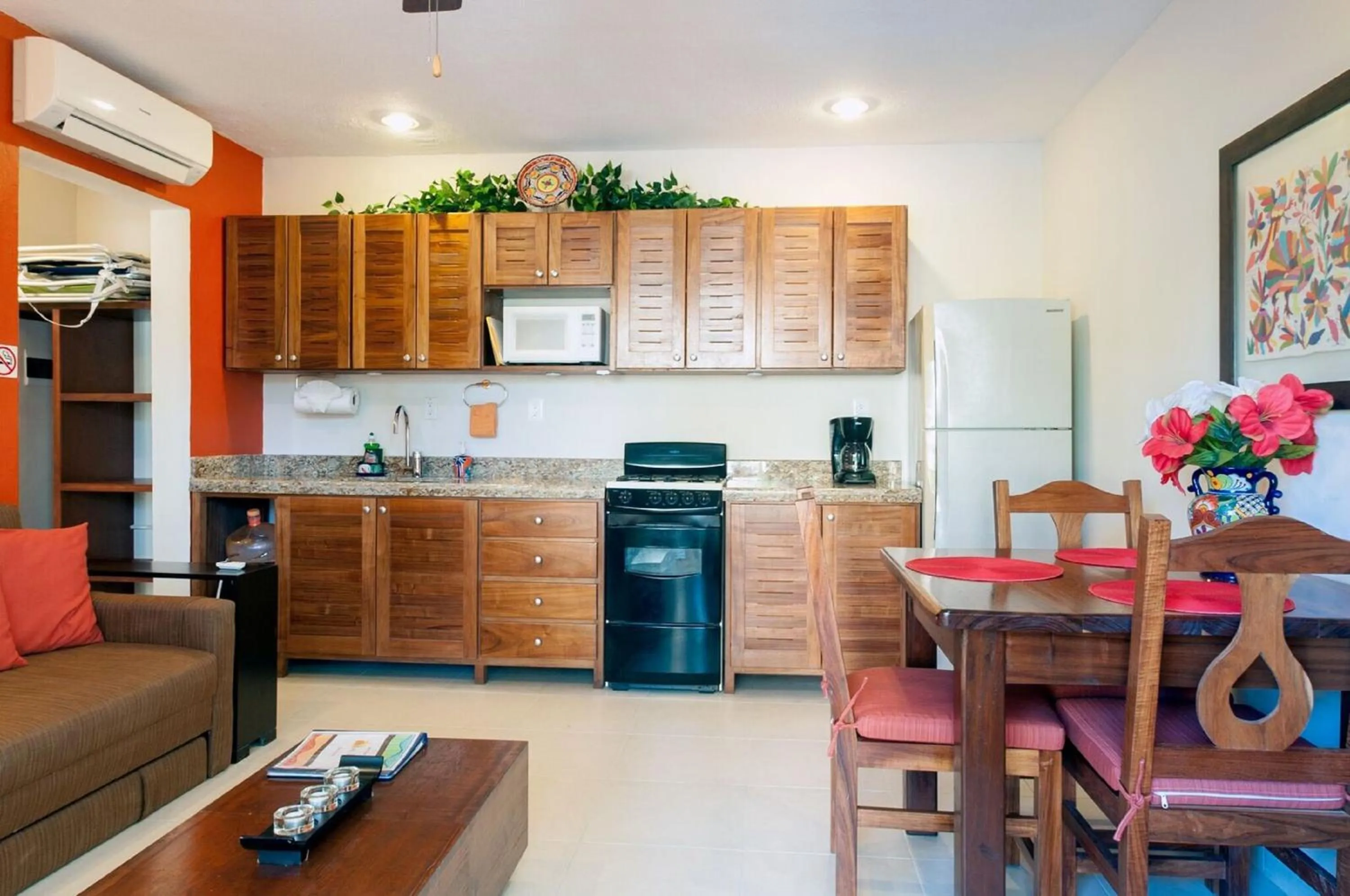 Kitchen or kitchenette in Abbey Del Sol - Beach-steps condos