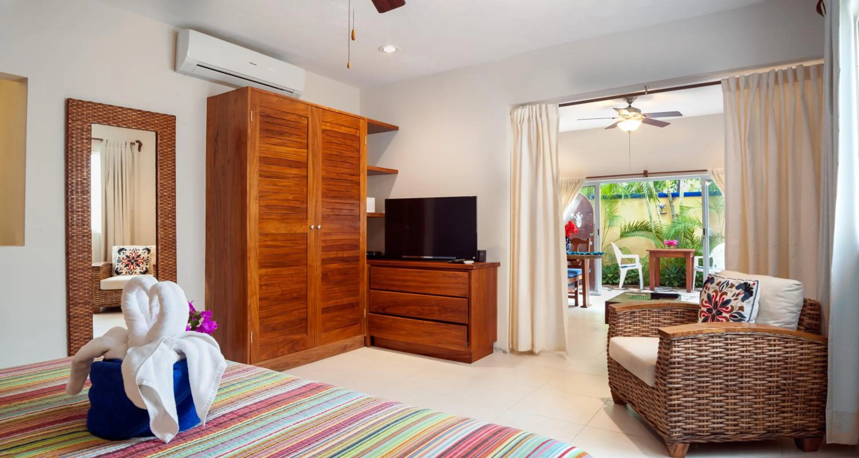 TV and multimedia, Bed in Abbey Del Sol - Beach-steps condos