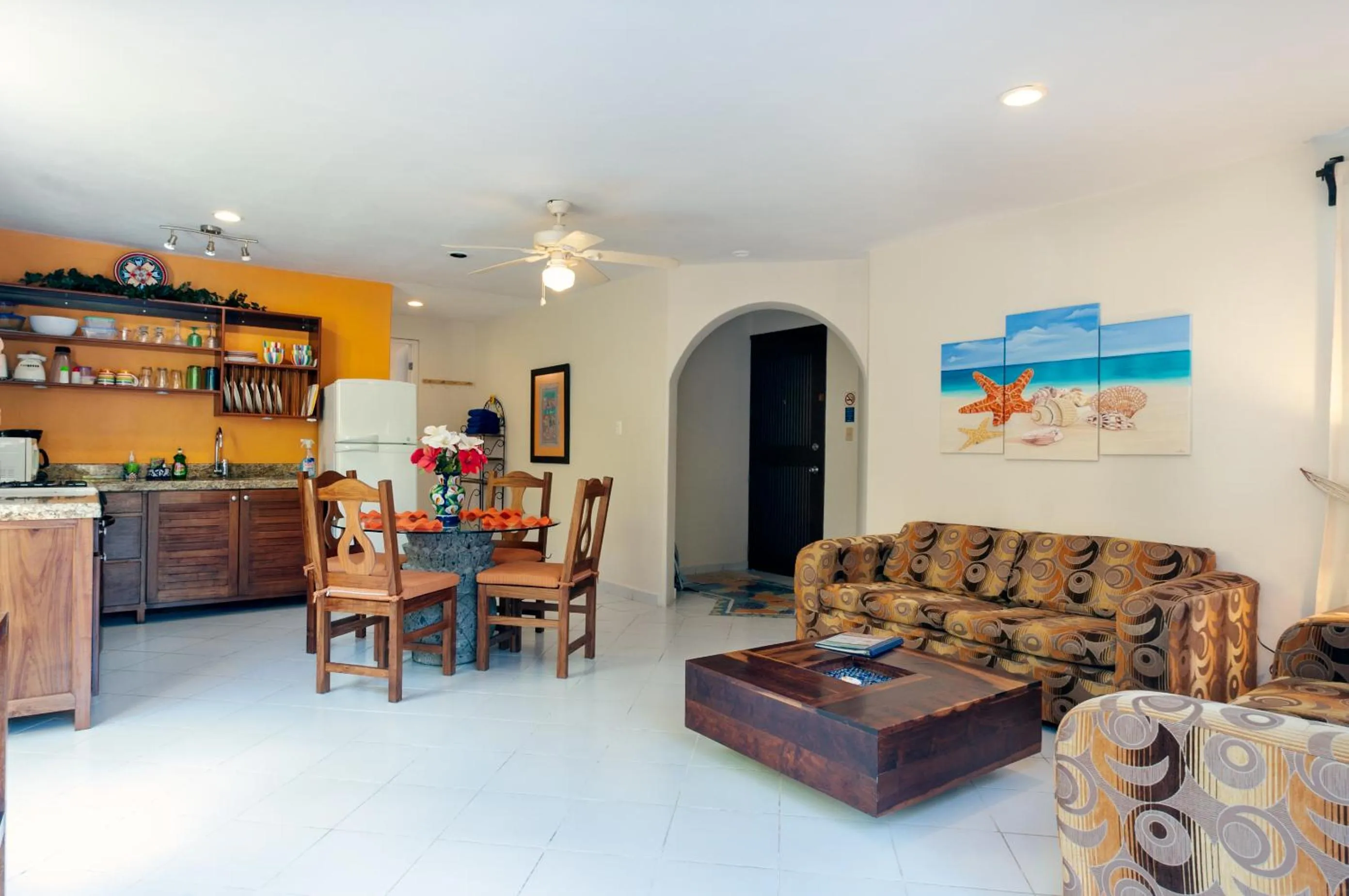 Kitchen or kitchenette in Abbey Del Sol - Beach-steps condos