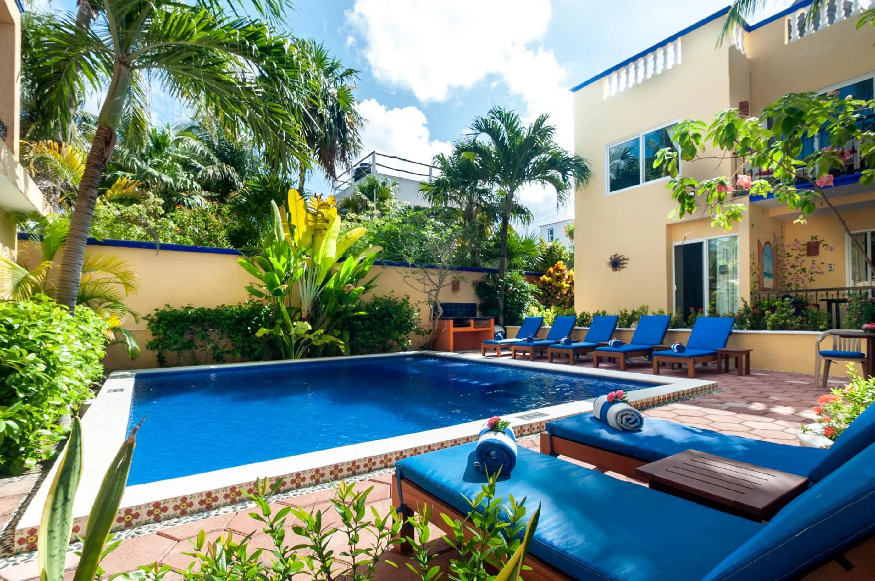 BBQ facilities in Abbey Del Sol - Beach-steps condos