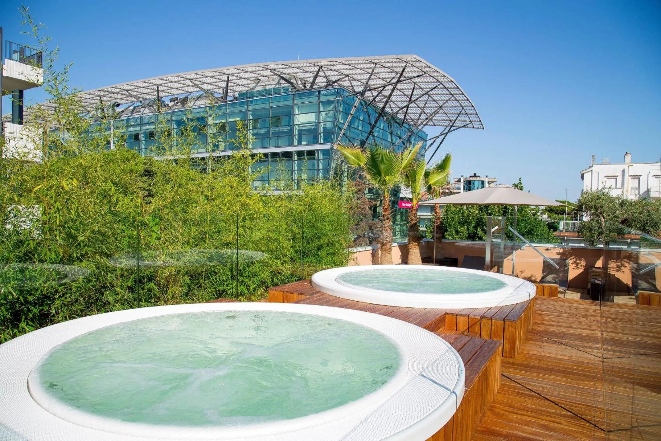 Hot Tub in Metropol Ceccarini Suite - Luxury apartments