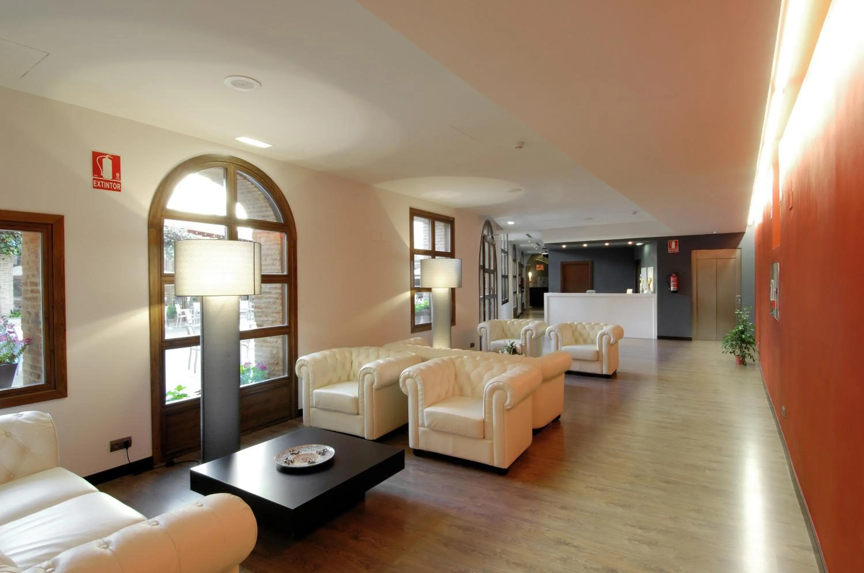 Lobby or reception in Hotel Cienbalcones