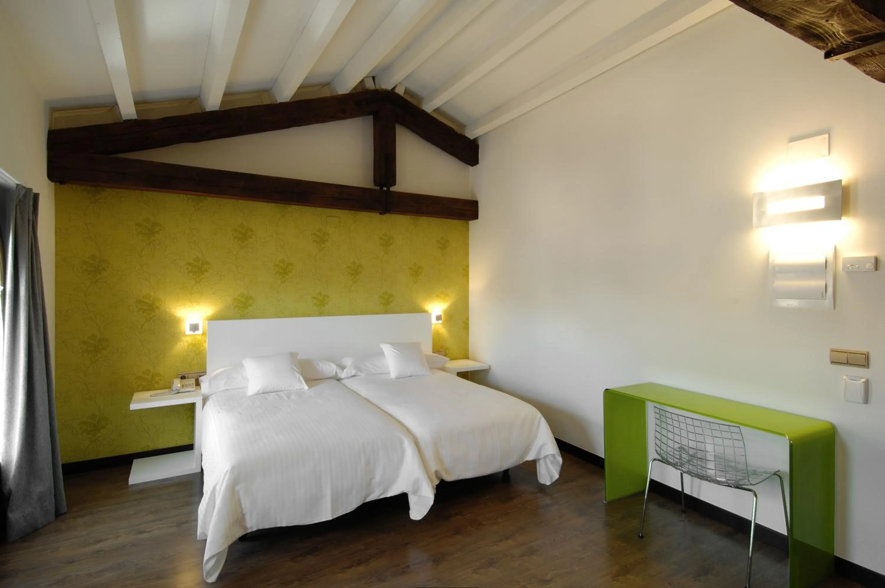 Photo of the whole room, Bed in Hotel Cienbalcones