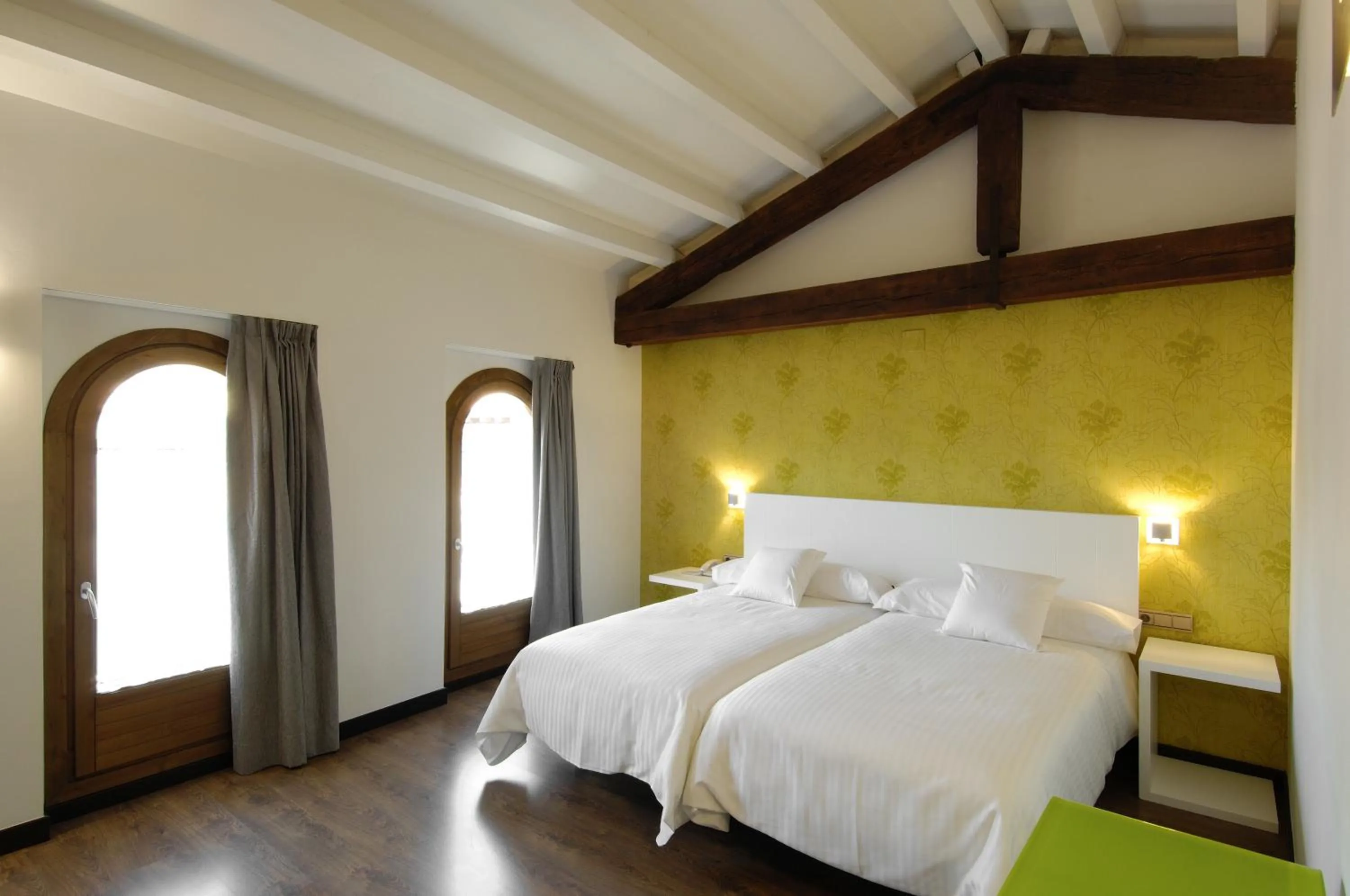 Bed in Hotel Cienbalcones