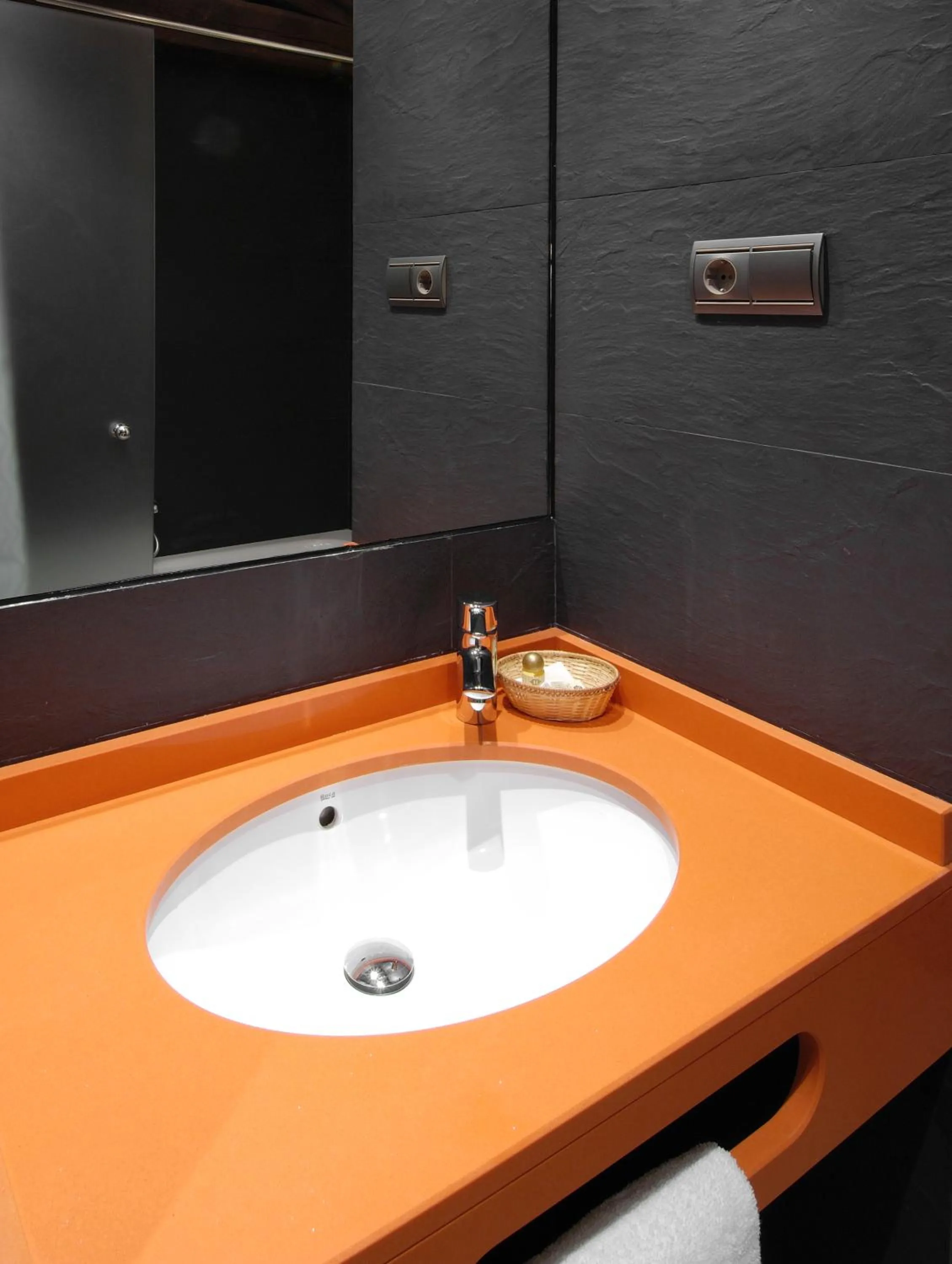 Bathroom in Hotel Cienbalcones