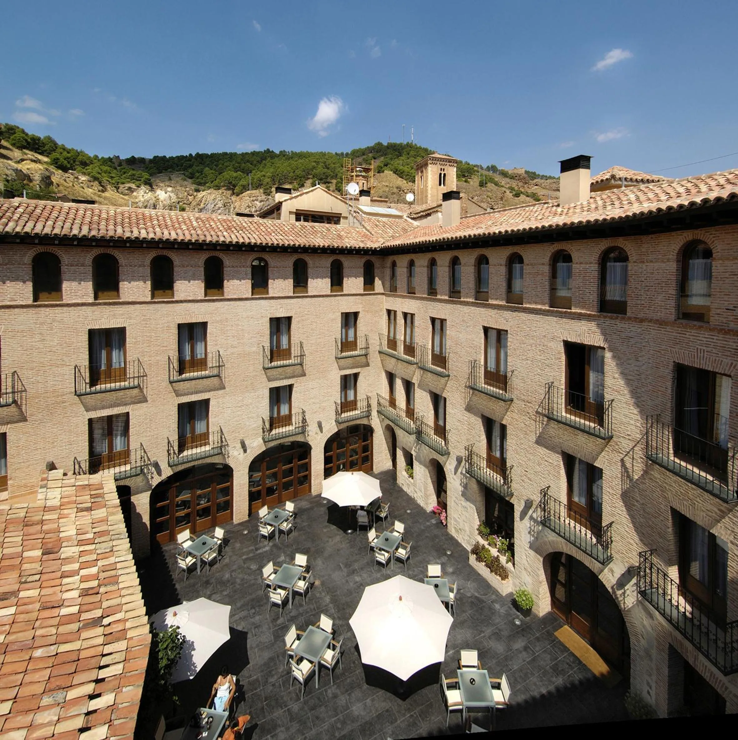 Property building in Hotel Cienbalcones