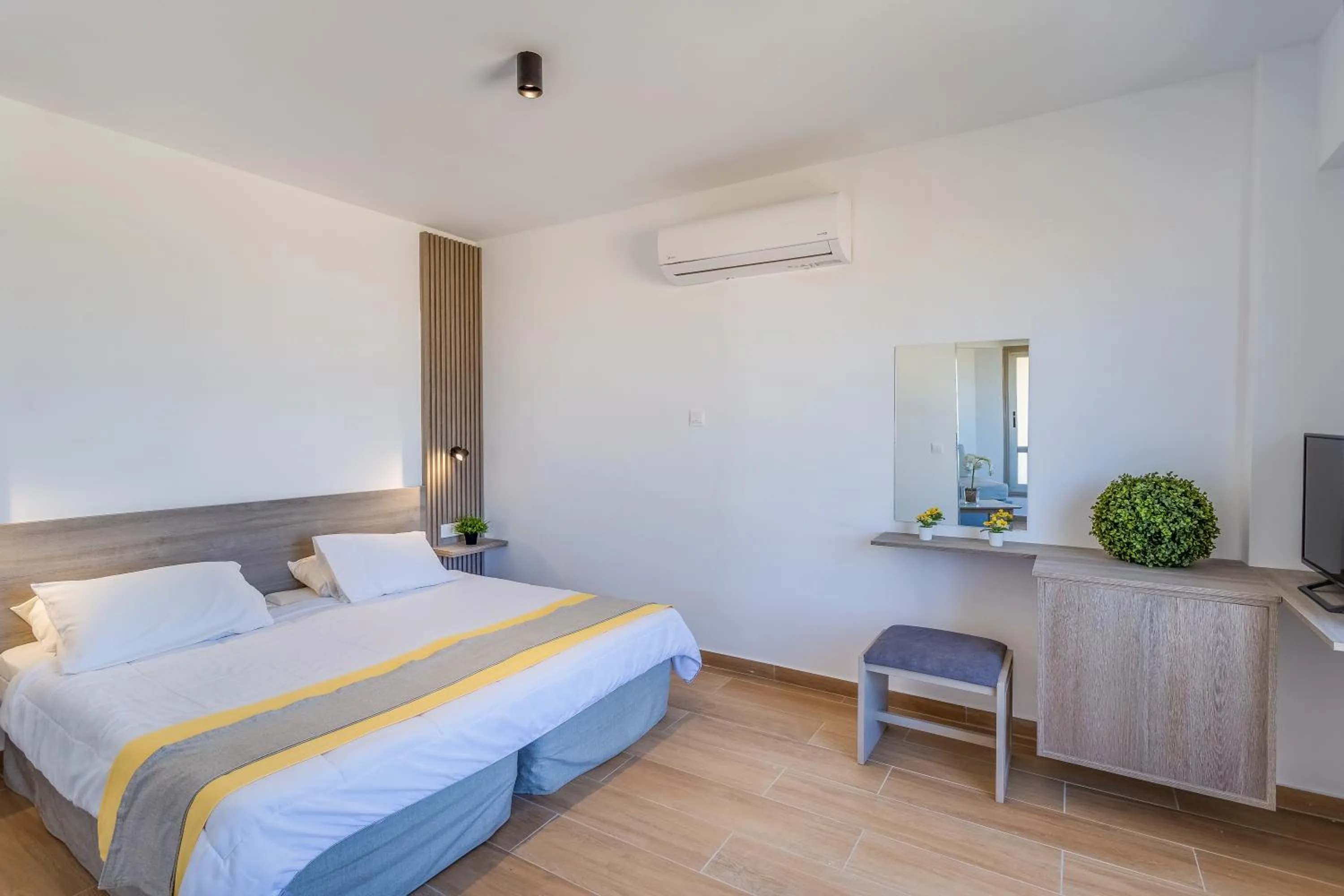 Photo of the whole room, Bed in Toxotis Hotel