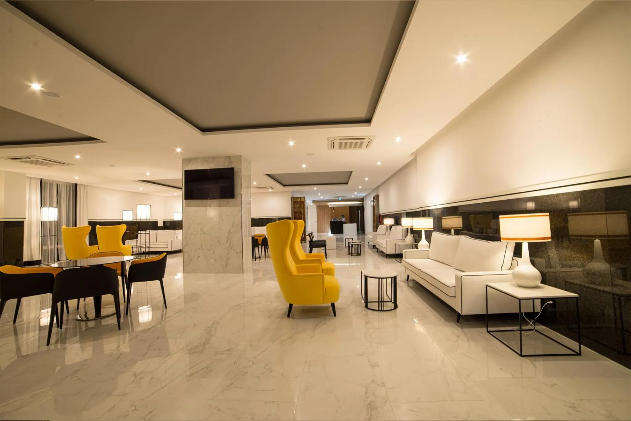 Communal lounge/ TV room in Flor Da Rocha