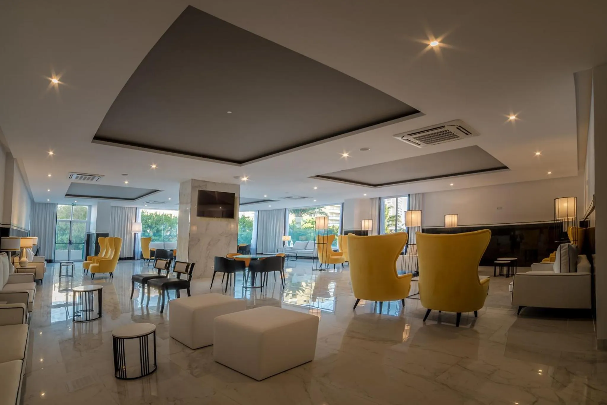 Communal lounge/ TV room in Flor Da Rocha