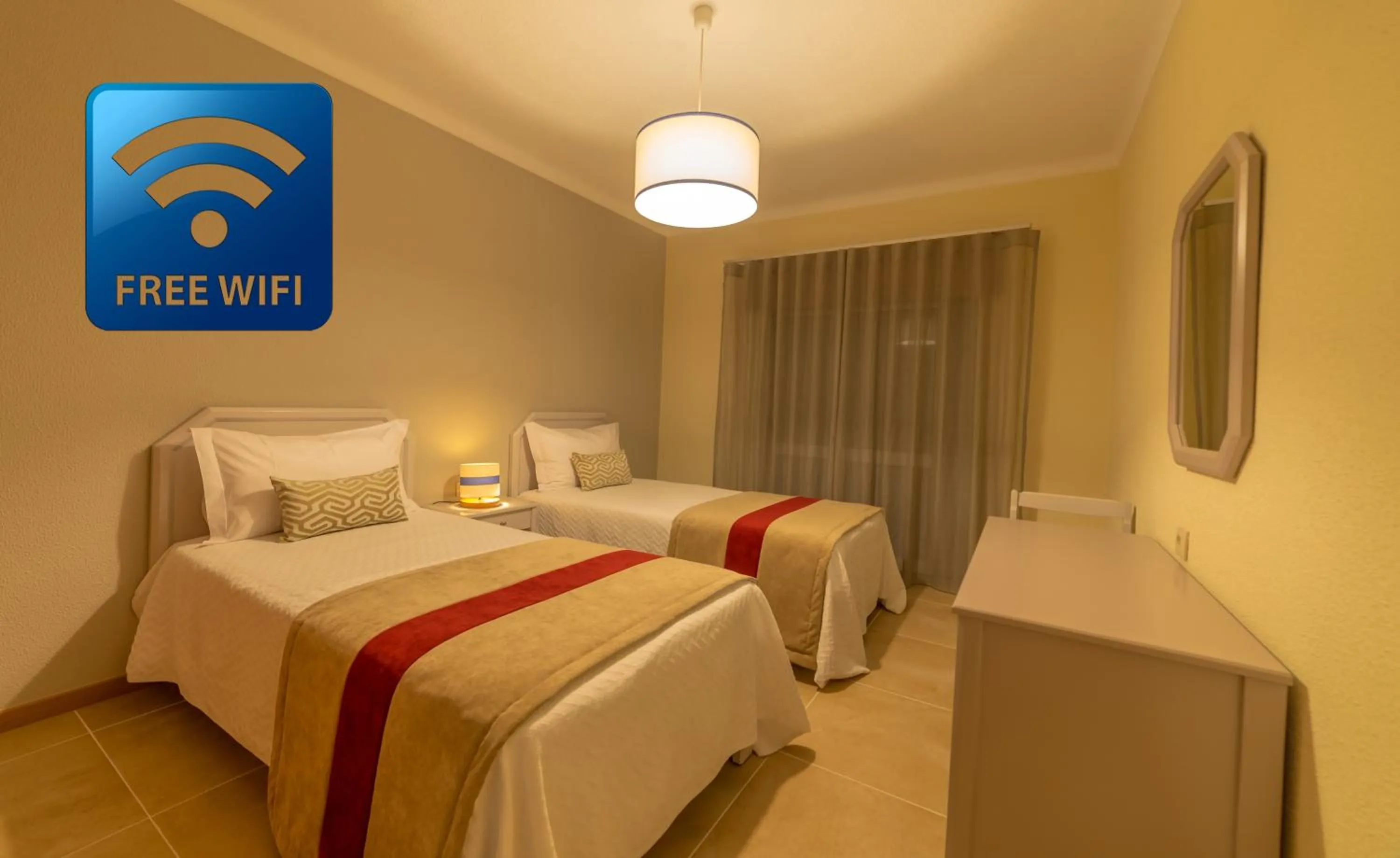 Photo of the whole room in Flor Da Rocha