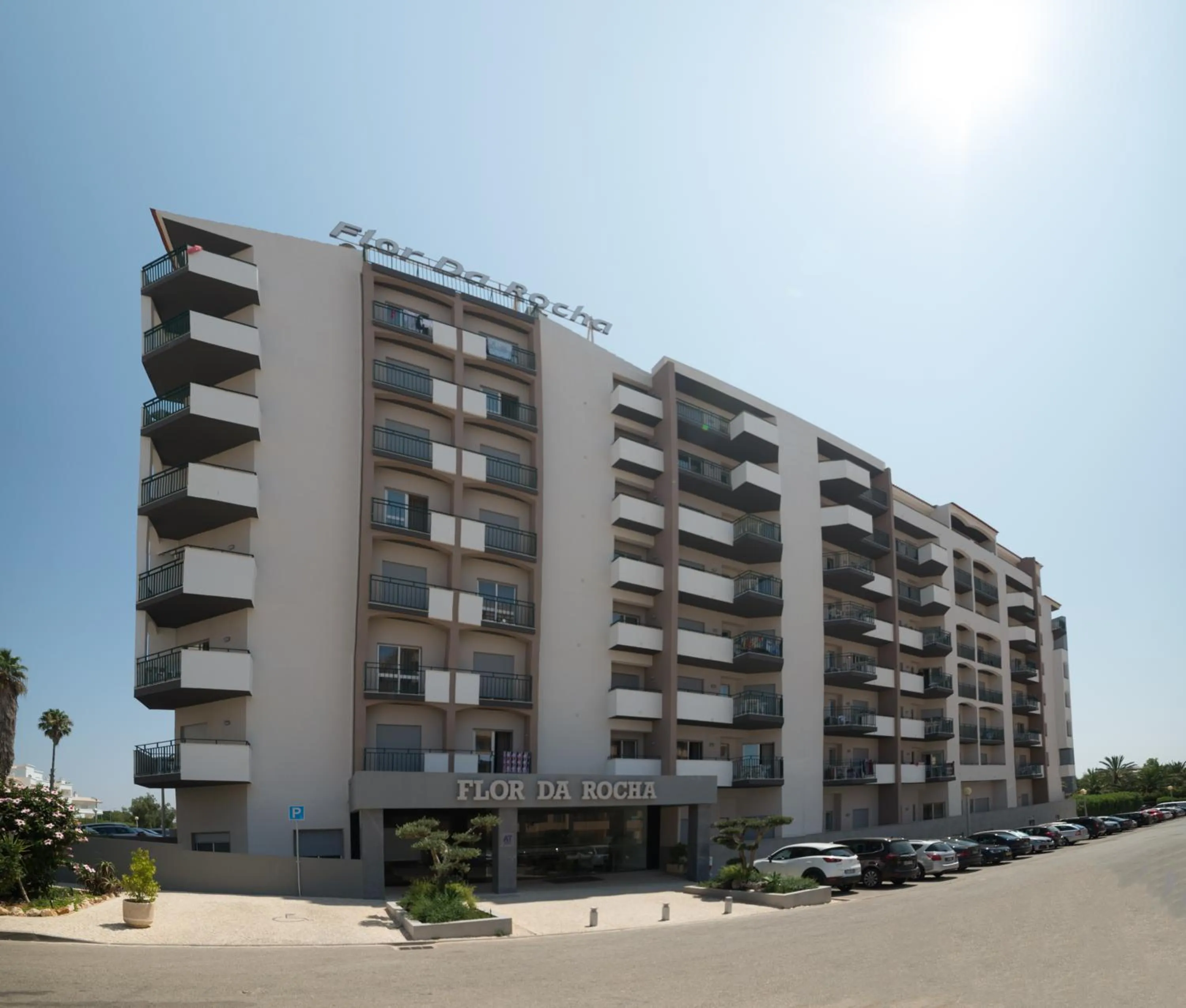 Facade/entrance in Flor Da Rocha